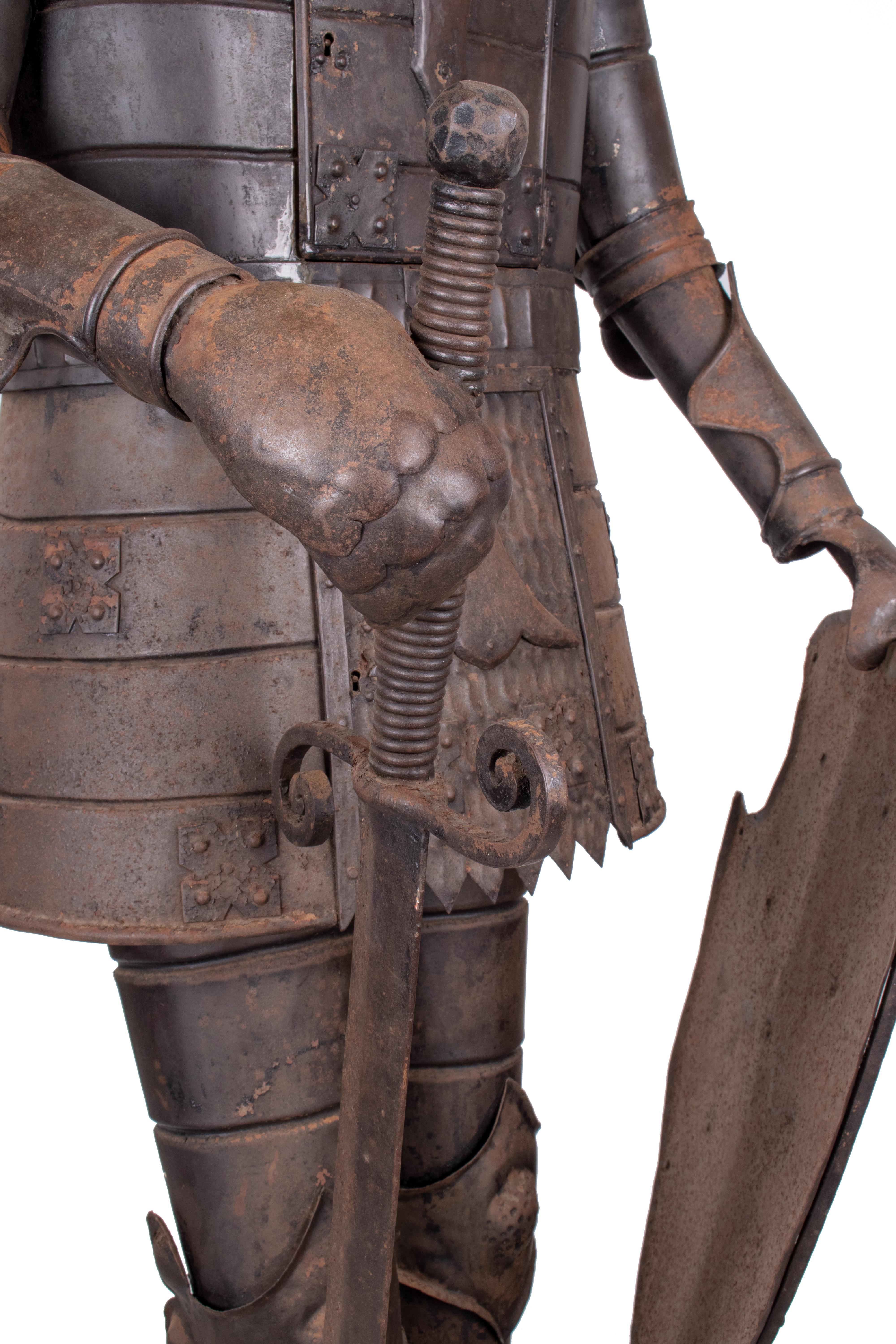 20th Century 1950s Spanish Iron Suit of Armour on a Green Serpentine Marble Pedestal For Sale