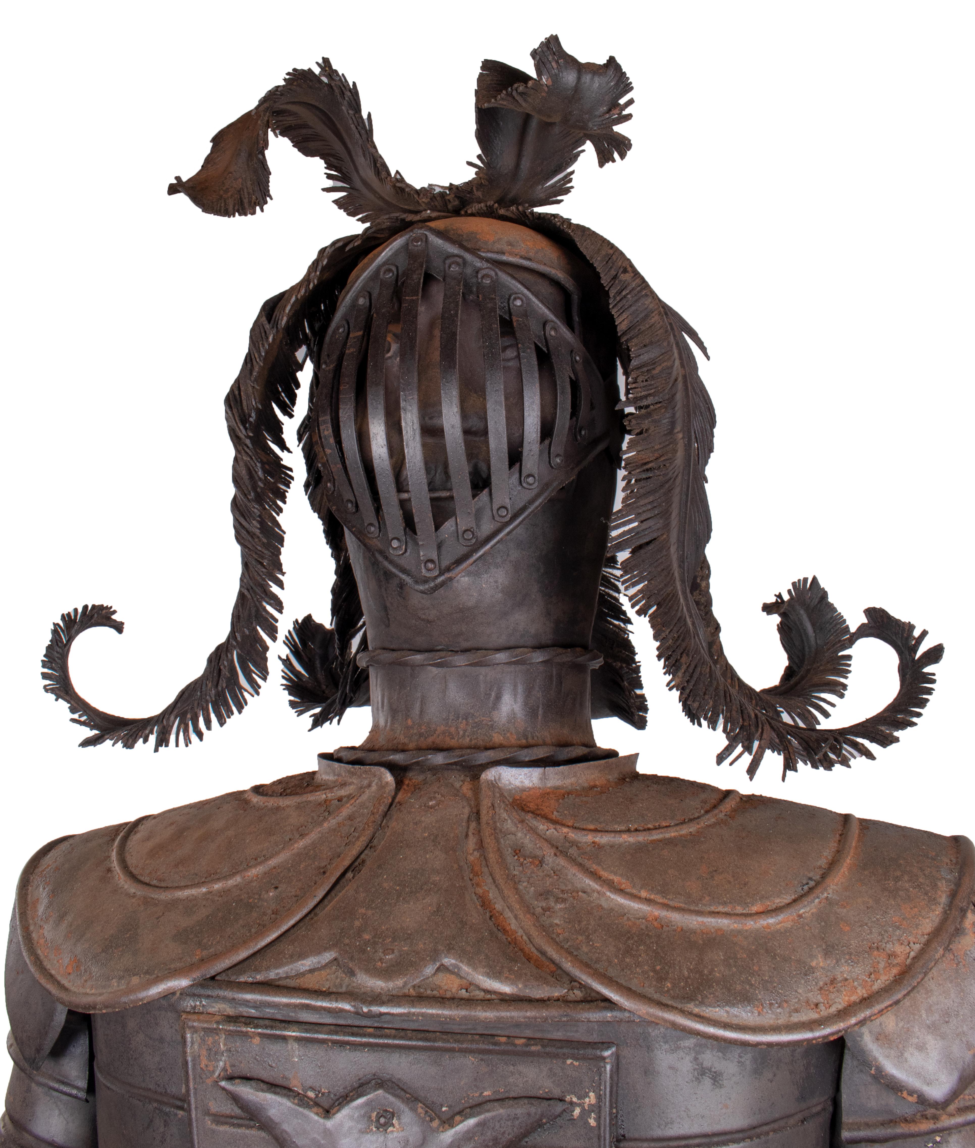 1950s Spanish Iron Suit of Armour on a Green Serpentine Marble Pedestal For Sale 2
