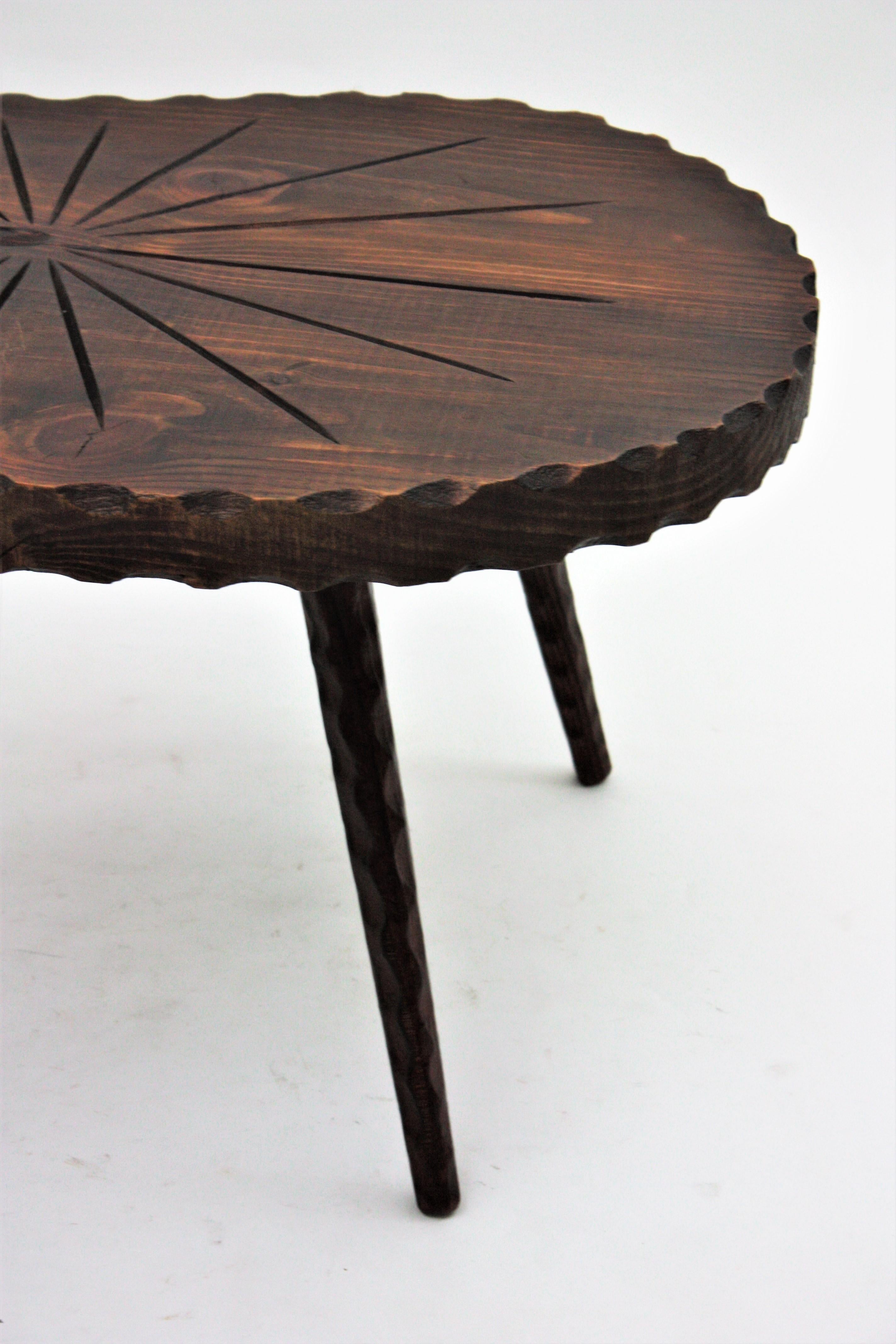 1950s Spanish Kidney Coffee Table in Carved Wood For Sale 9