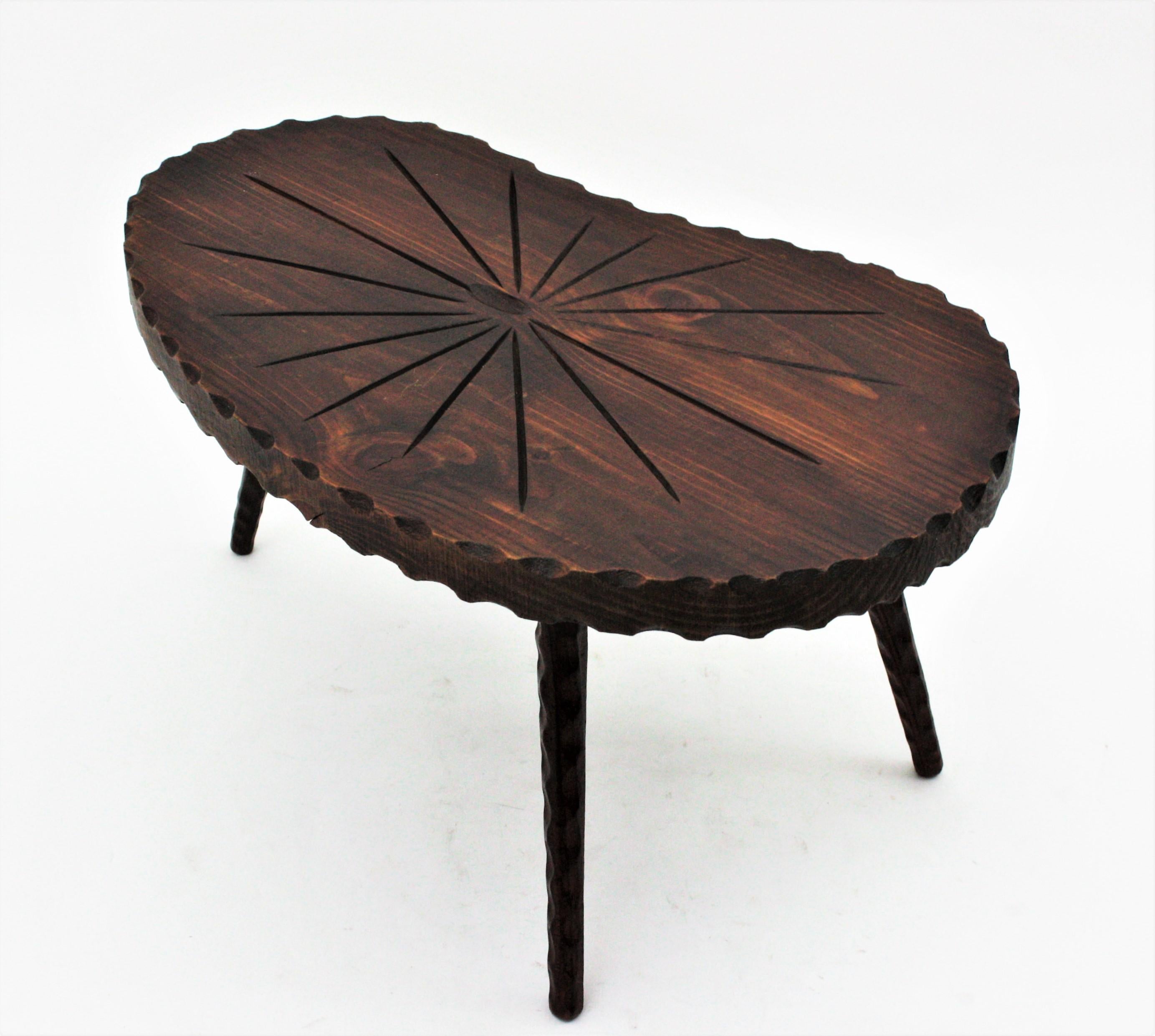 1950s Spanish Kidney Coffee Table in Carved Wood For Sale 10