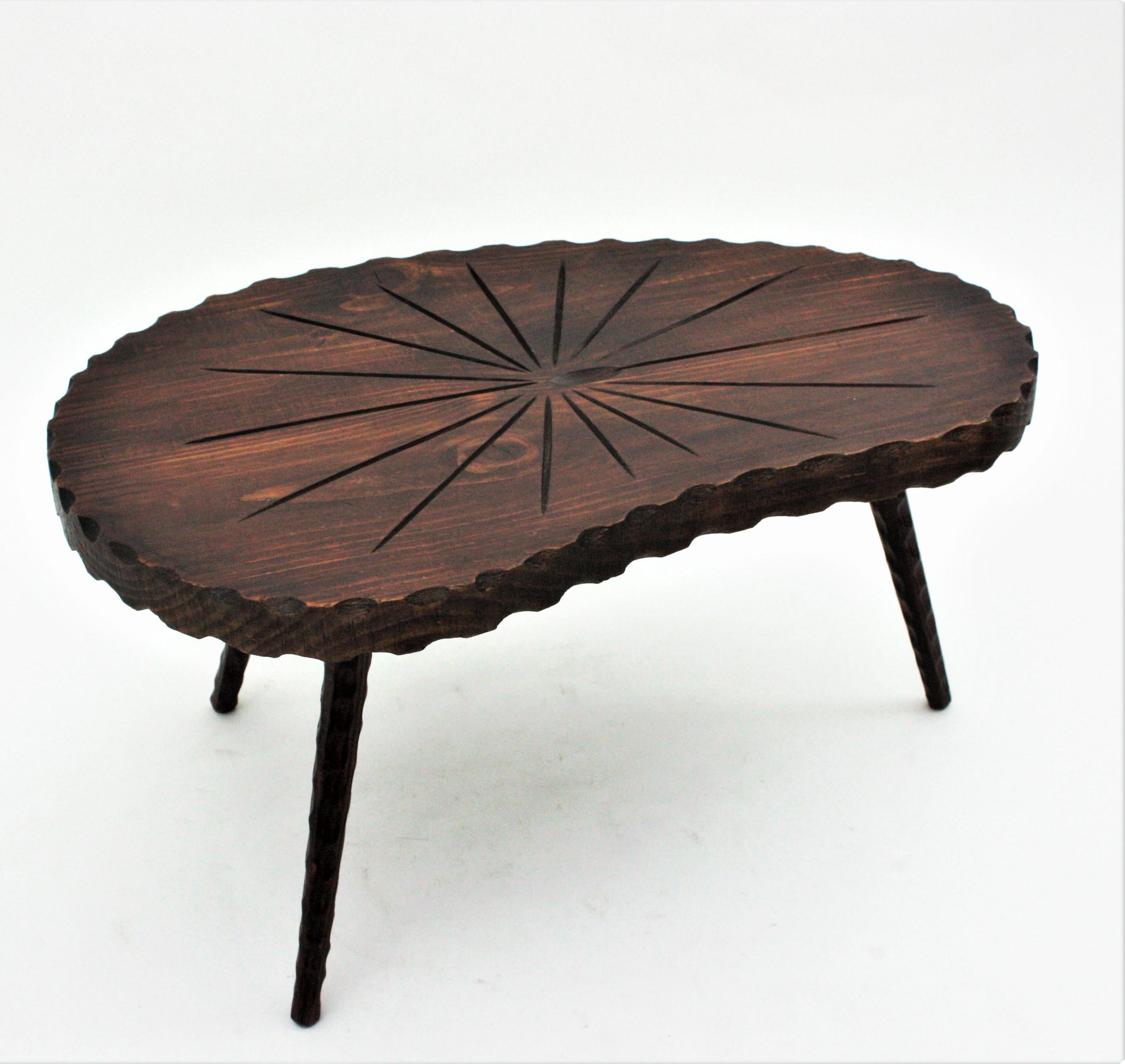 1950s Spanish Kidney Coffee Table in Carved Wood For Sale 3