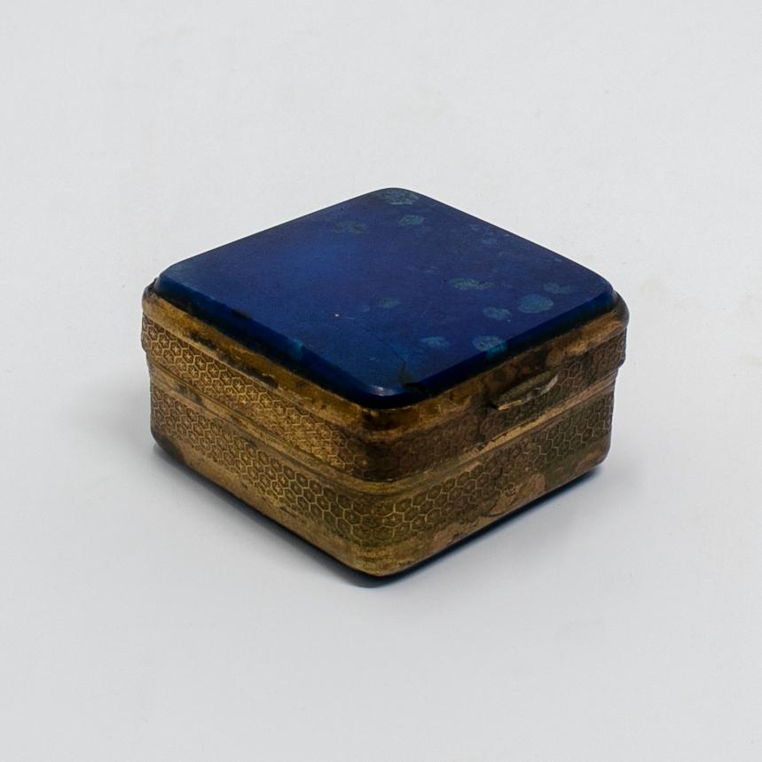 1950s Spanish lapislazuli top trinket metal box with engraved geometric decoration.
