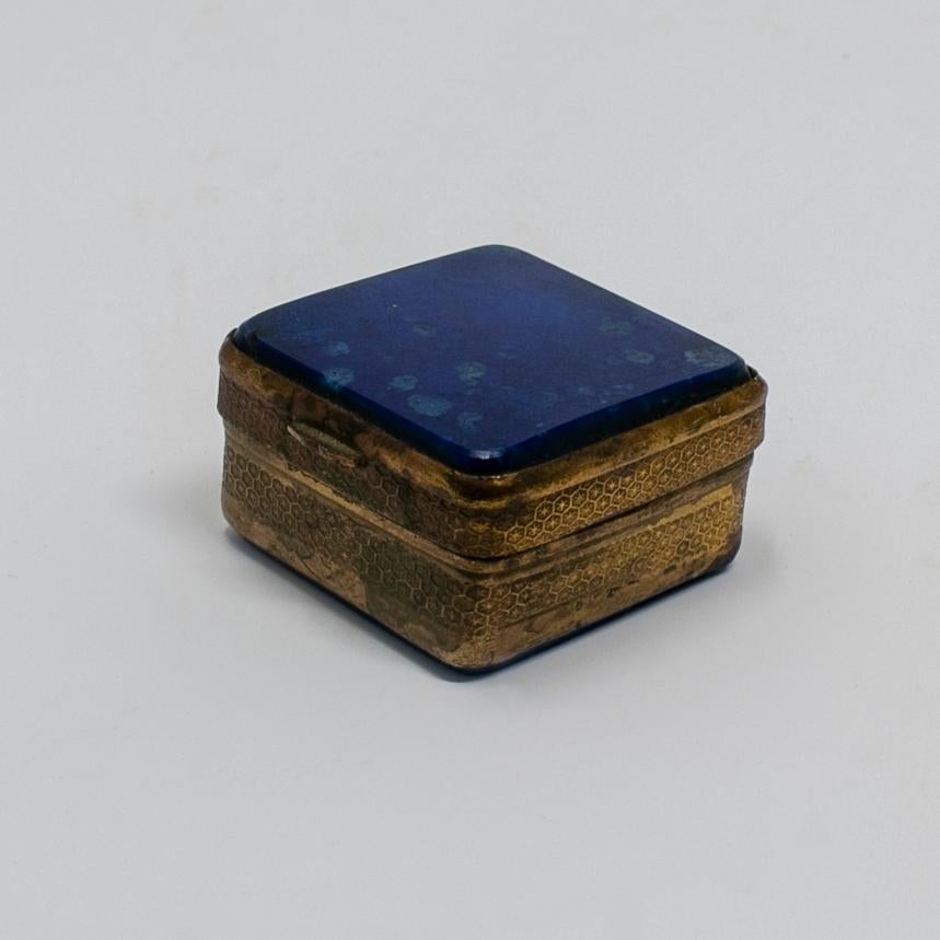 1950s Spanish Lapislazuli Top Trinket Metal Box with Engraved Decoration In Good Condition For Sale In Marbella, ES
