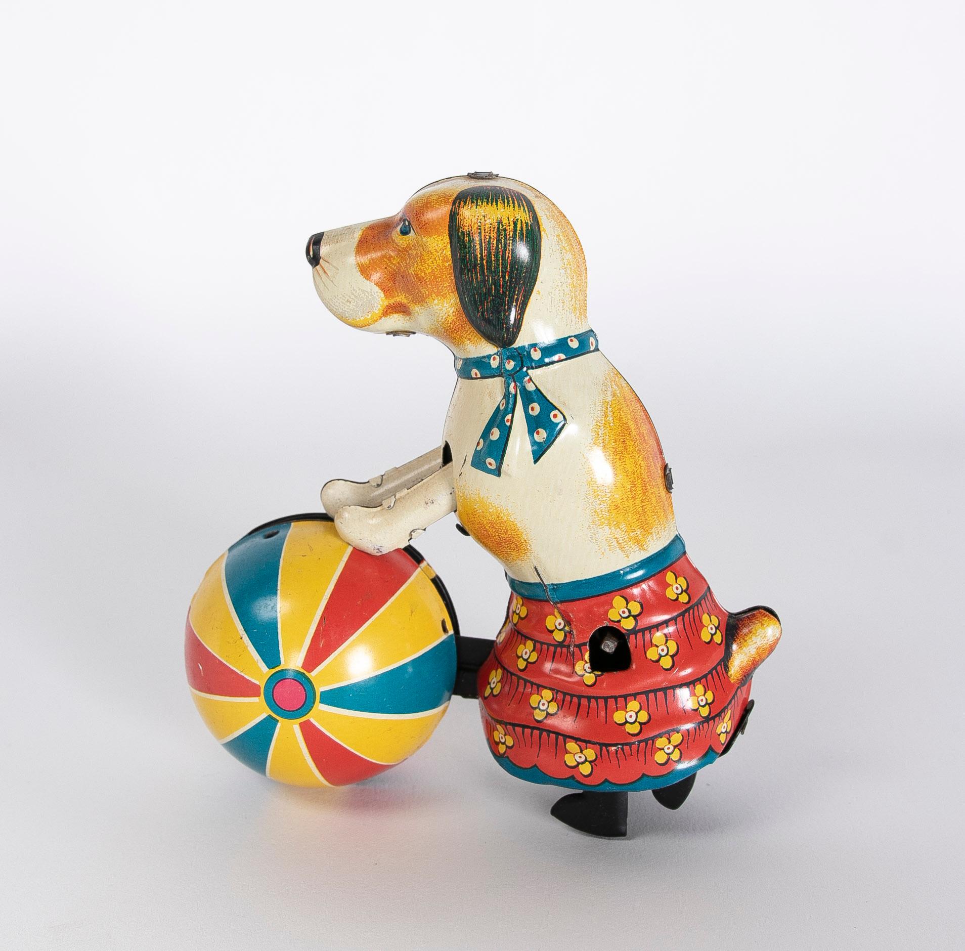 Espagnol Jouet pour chien en métal avec balle, datant des années 1950  en vente