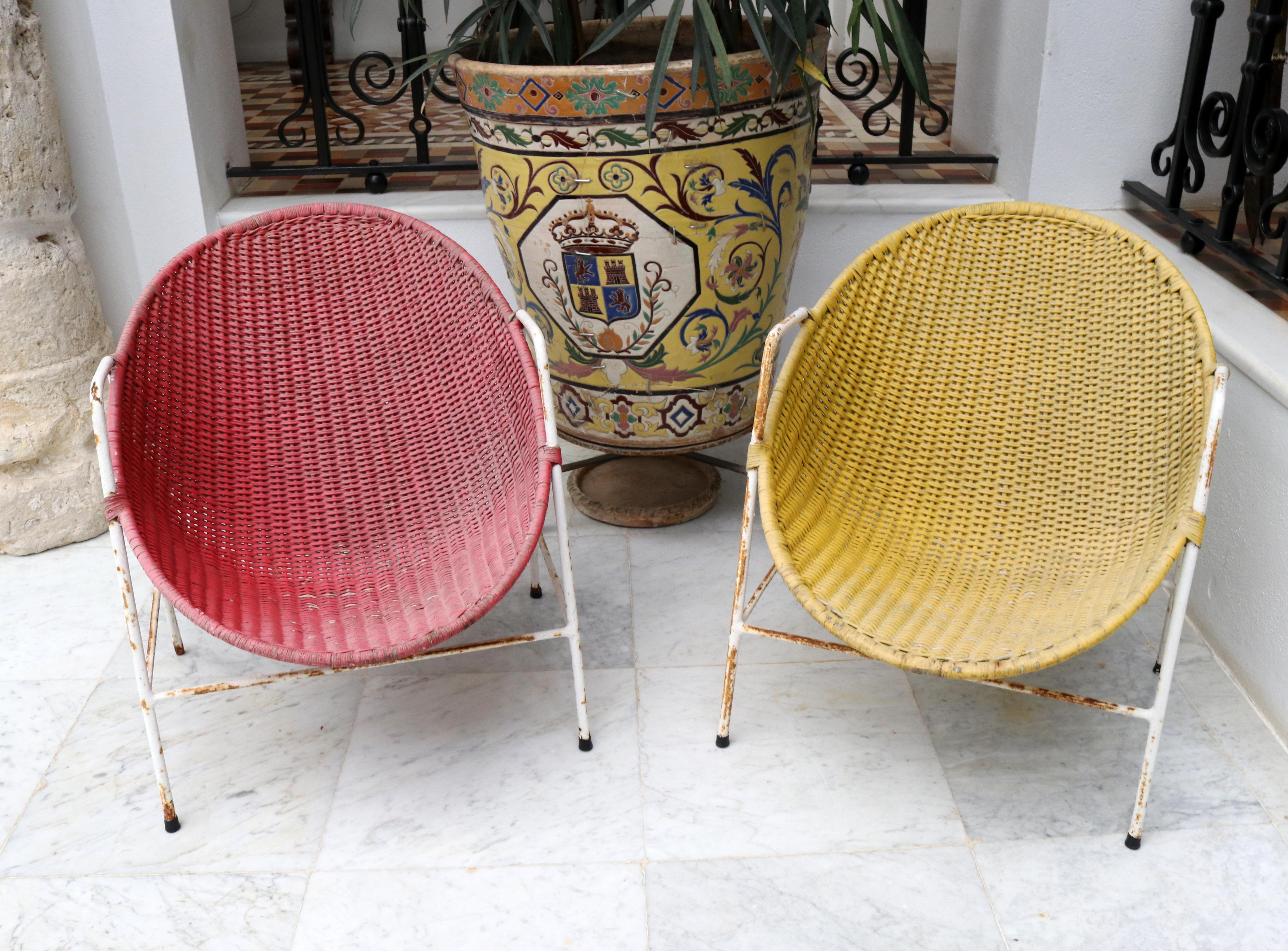 1950s Spanish Red and Yellow Handwoven Willow Wicker Armchairs with Iron Frame In Good Condition In Marbella, ES