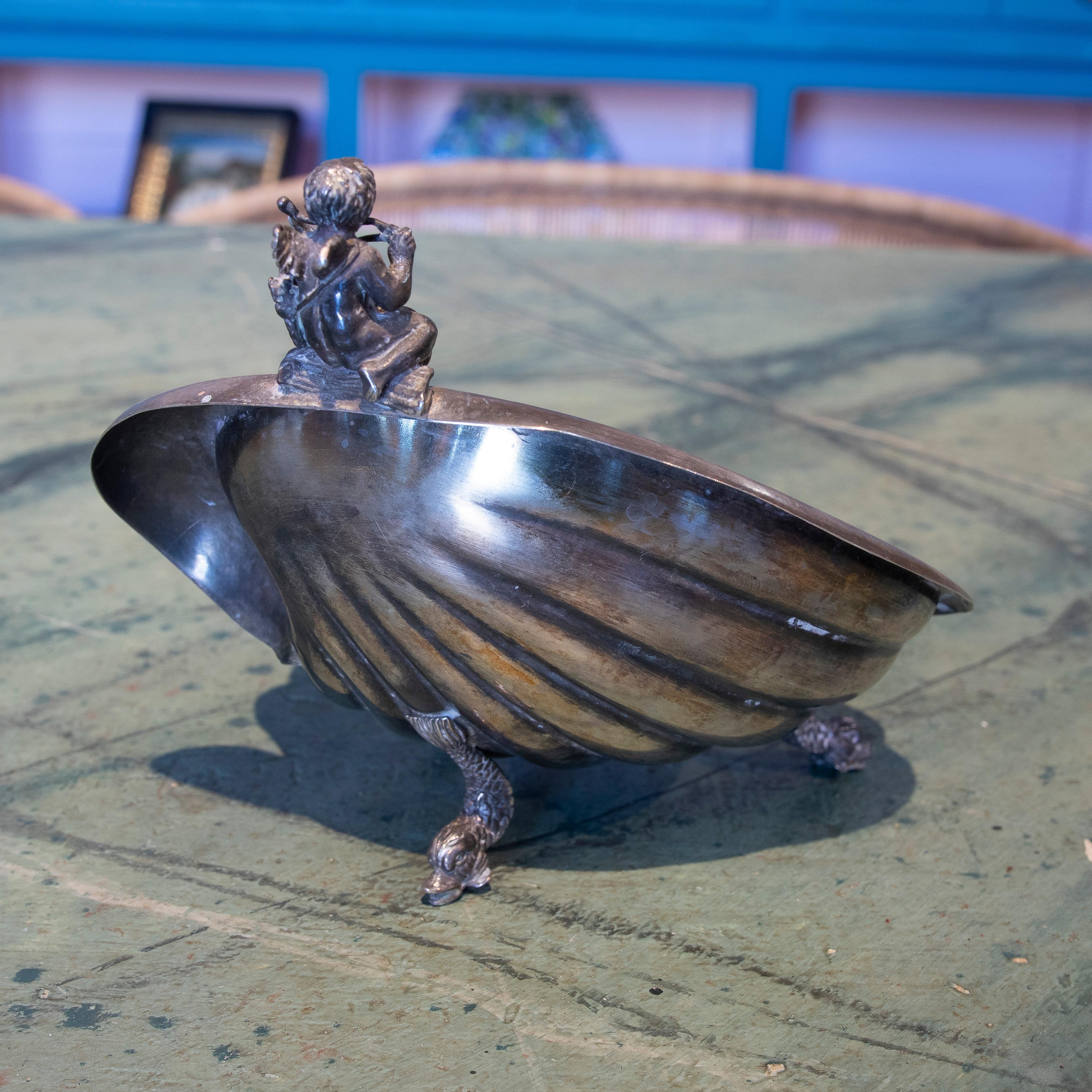 1950s Spanish Silver Conch Tray w/ Small Cupid Figure Atop In Good Condition For Sale In Marbella, ES