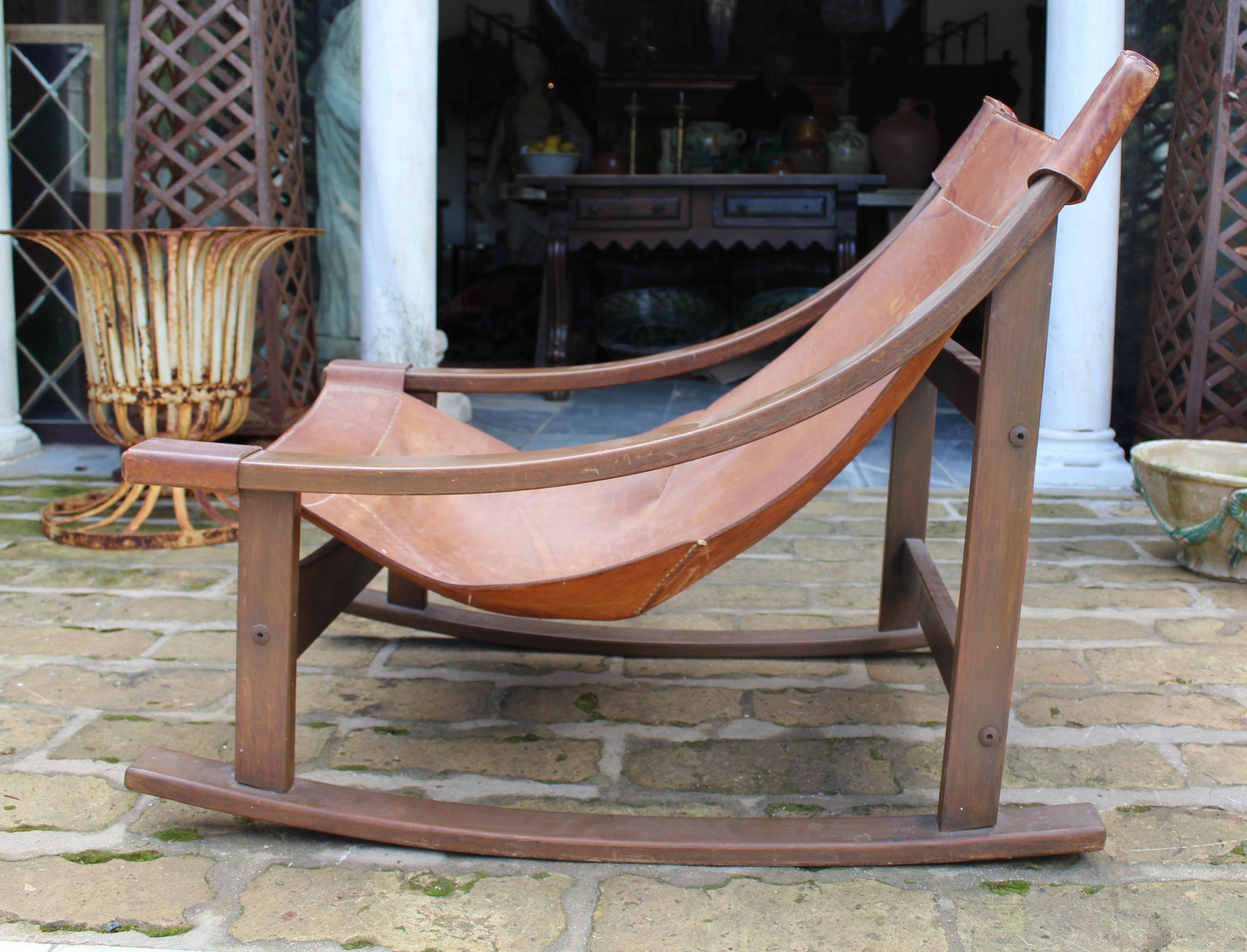 1950s Spanish Wood and Leather Rocking Chair In Good Condition In Marbella, ES