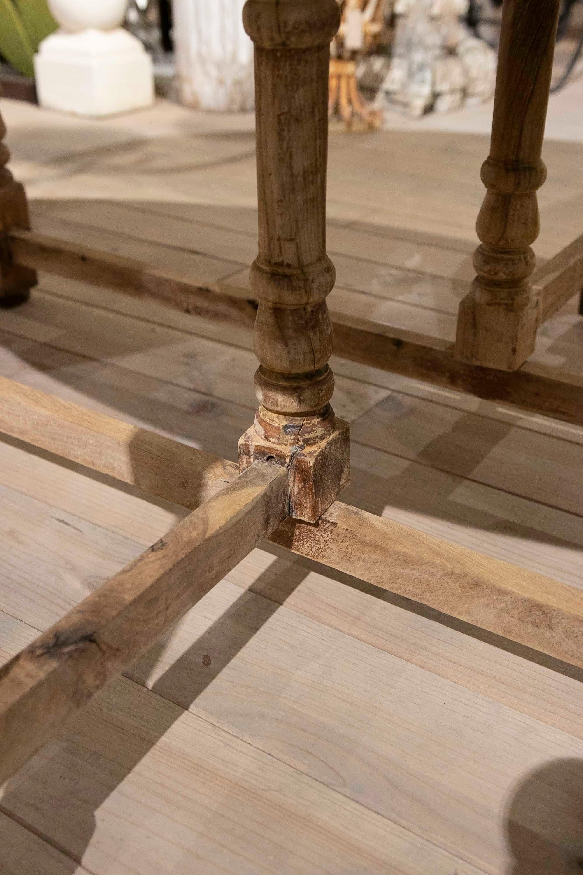 Ovaler Flügeltisch aus spanischem Holz mit gedrechselten Beinen, 1950er Jahre im Zustand „Gut“ im Angebot in Marbella, ES