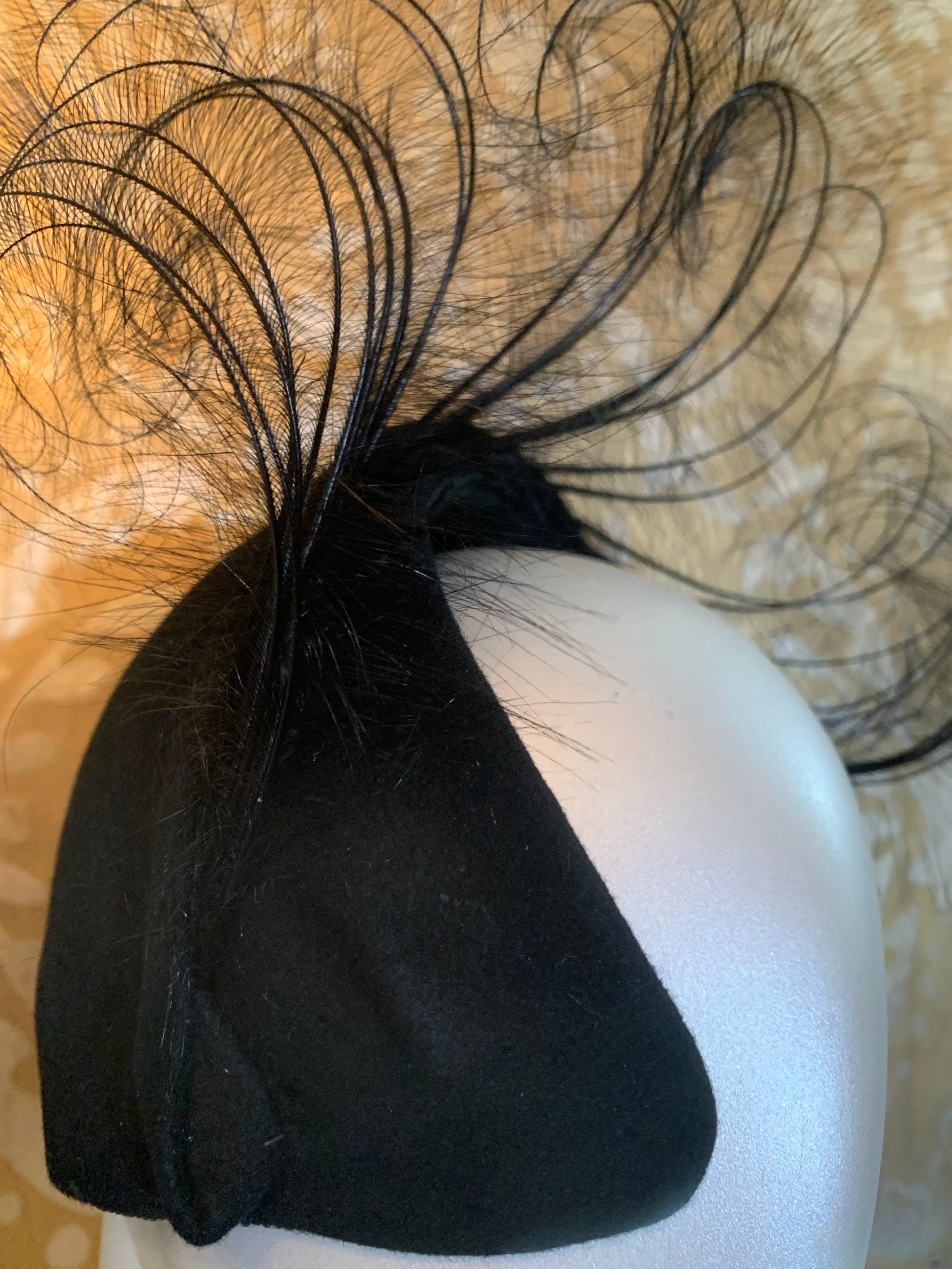Women's 1950s Spectacular Black Felt Capulet Hat w Dramatic Curled Egret Feather Spray For Sale