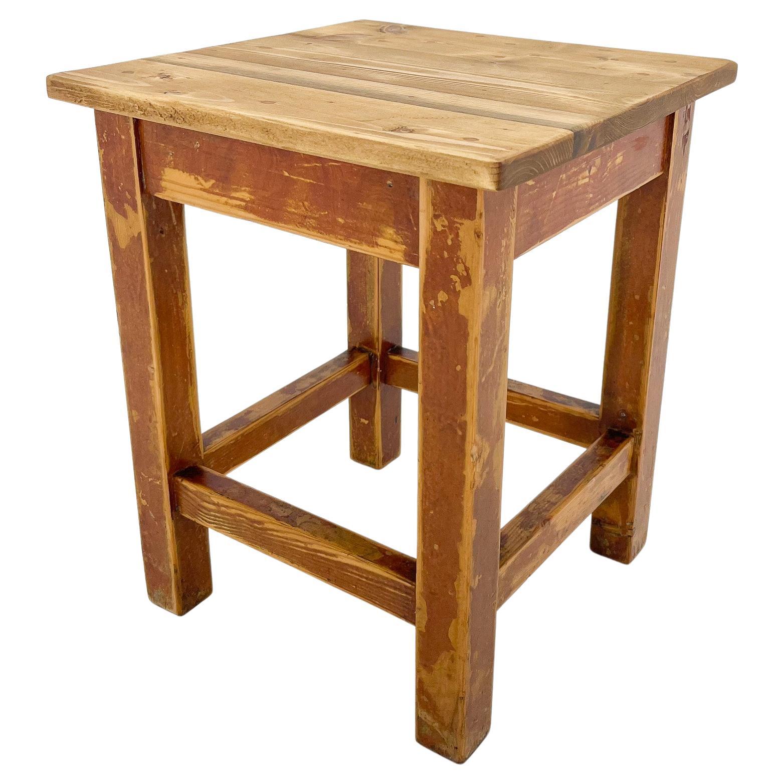 Tabouret carré en bois avec repose-pieds et peinture d'origine, Tchécoslovaquie, années 1950