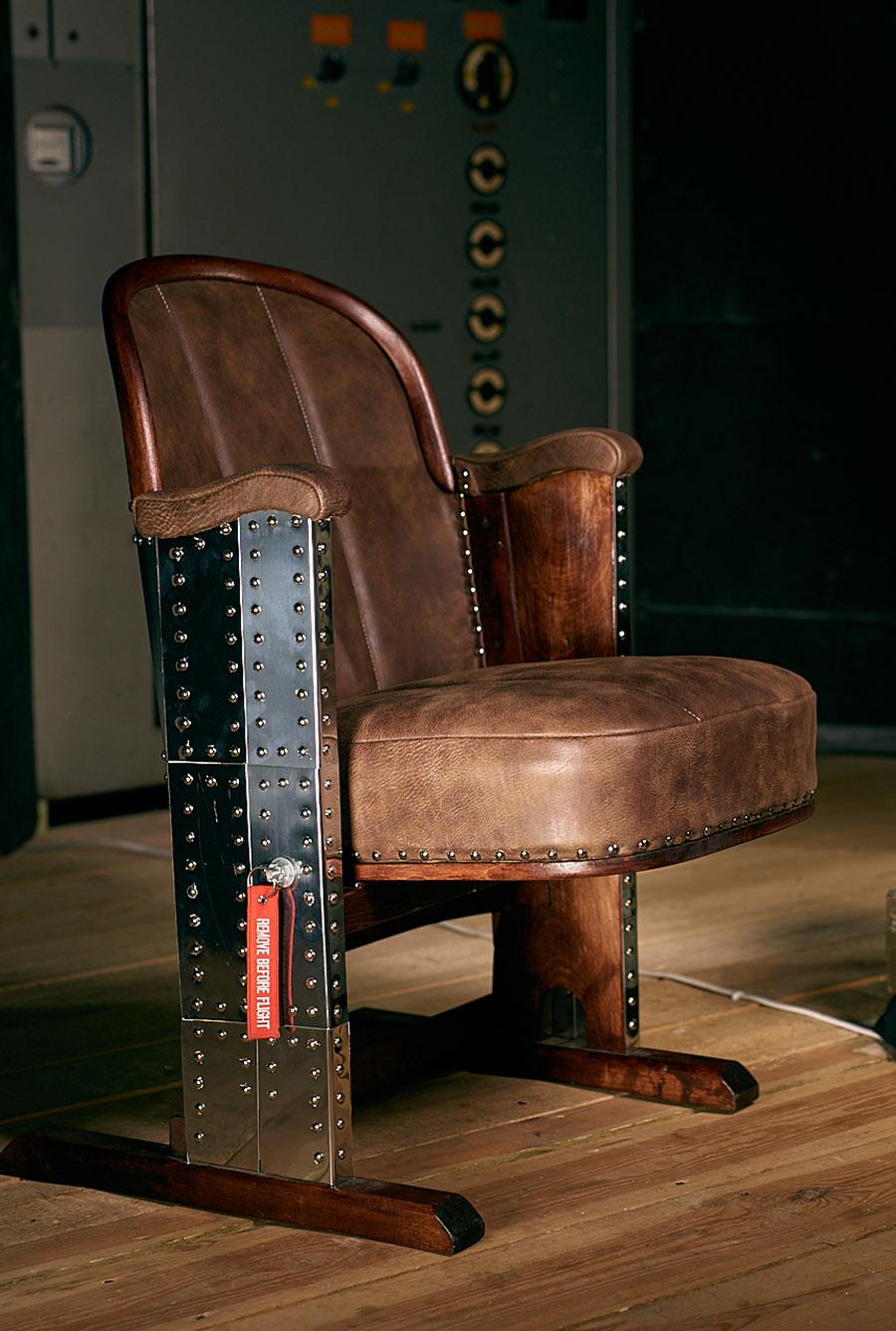 Description
Original, authentic wooden cinema armchair made in Poland in the 1950s.

Construction
Wooden structure – sides, armrests and legs made of solid wood; profiled backrest and seat plate made of multilayered plywood. The seating part is