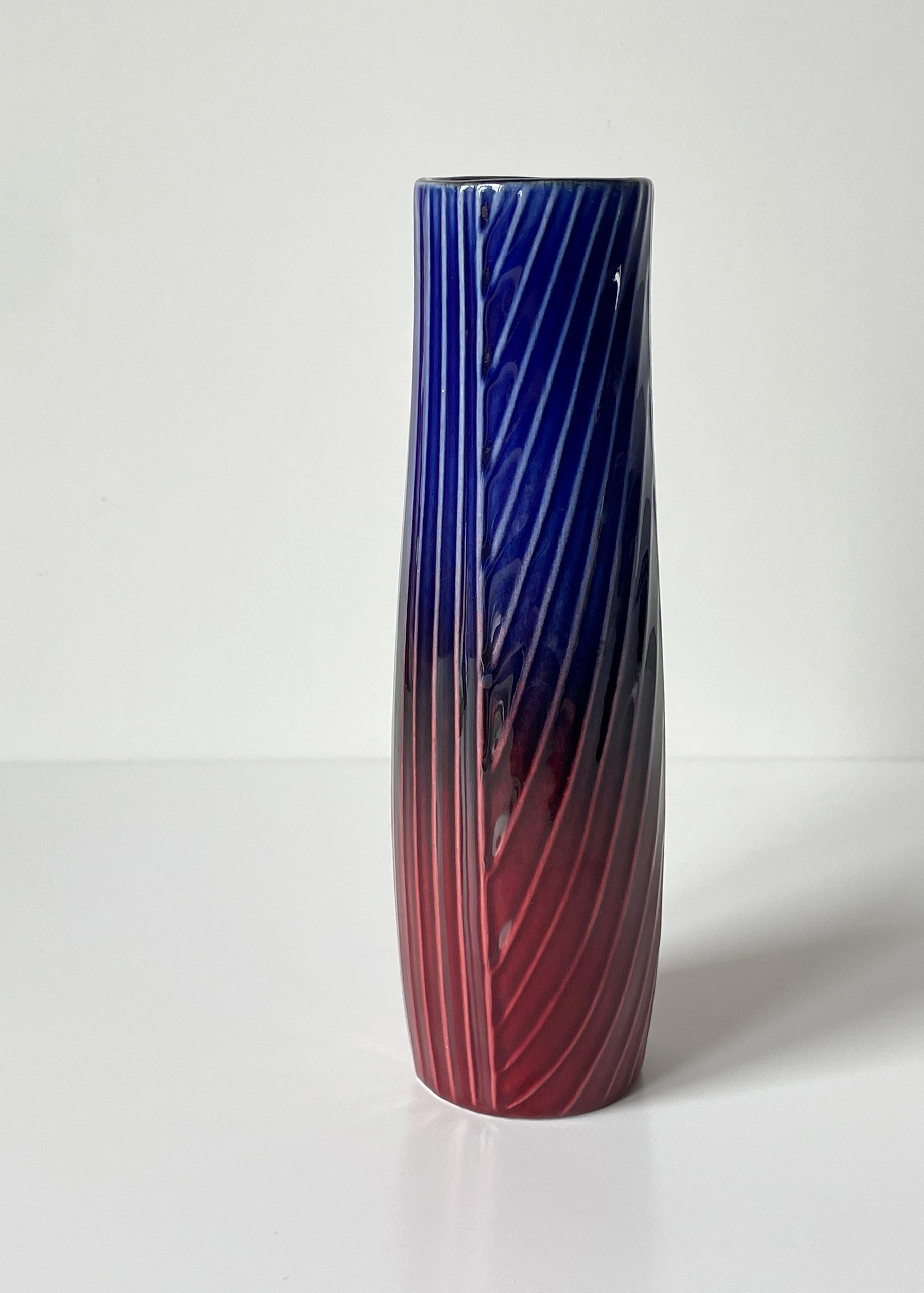1950s Carl-Harry Stålhane Blue, Burgundy Stoneware Vase, Rörstrand In Good Condition For Sale In Copenhagen, DK