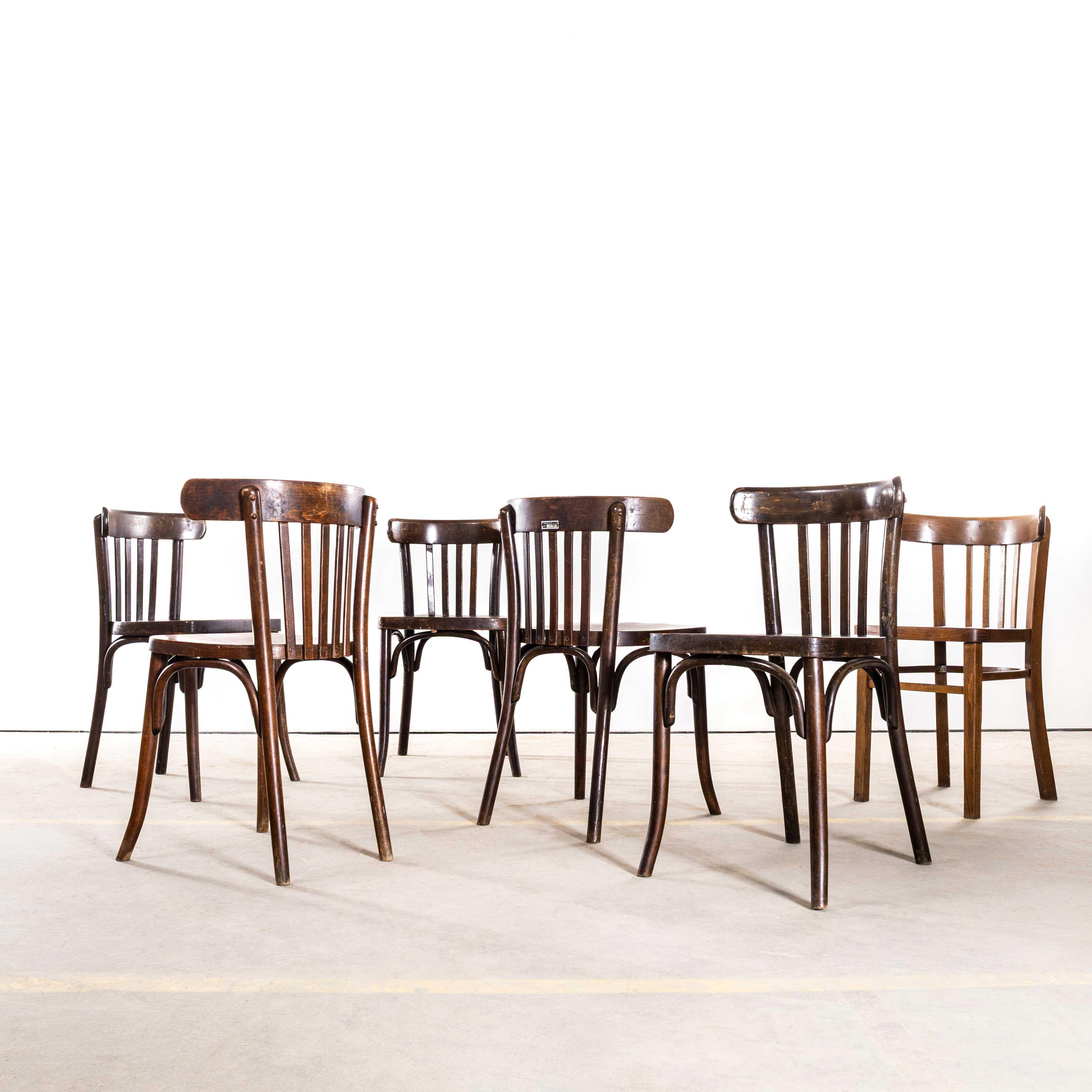 1950's Standard Classic Dark Oak Bistro Esszimmerstühle - flacher Sitz (Mitte des 20. Jahrhunderts) im Angebot