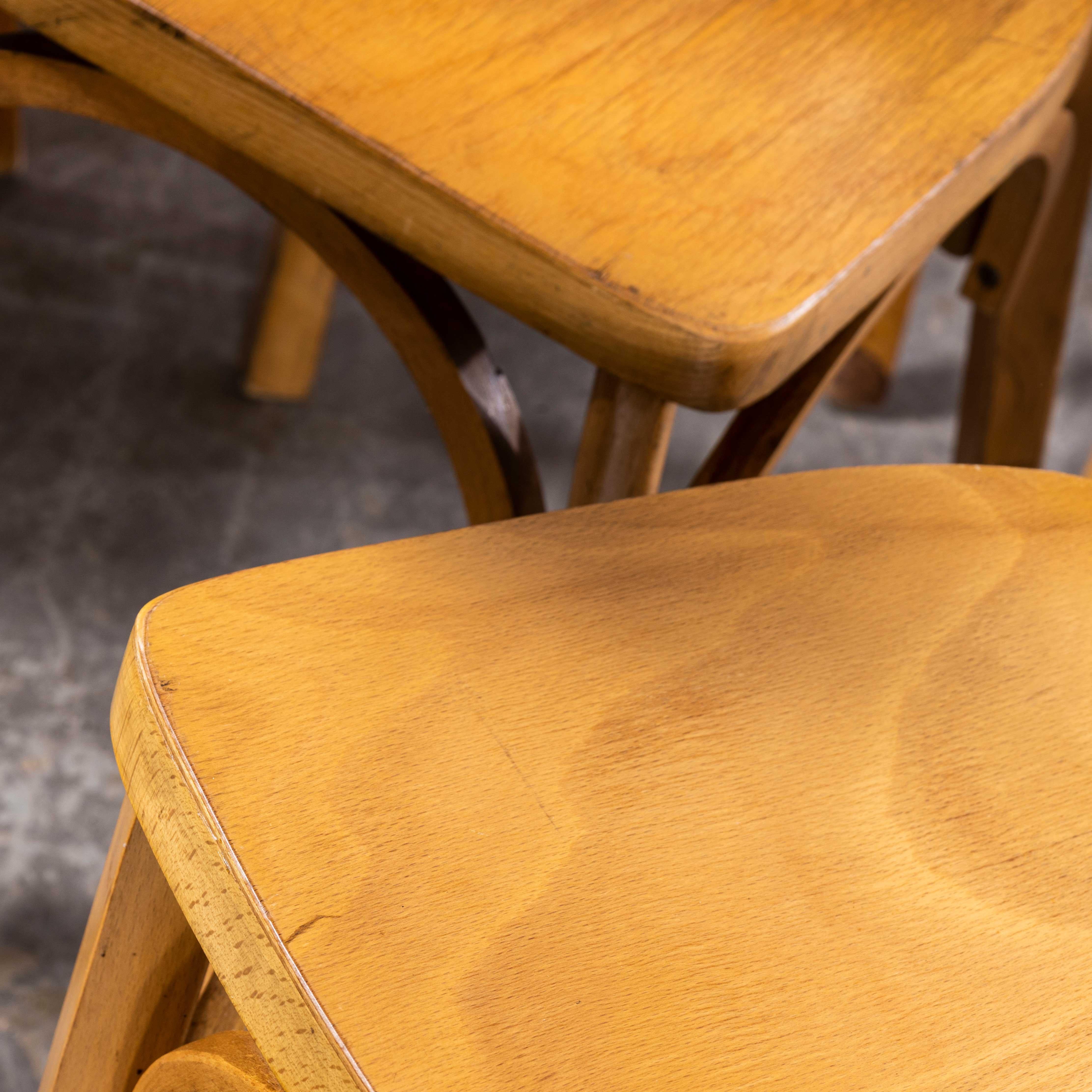 Bois cintré Chaises de salle à manger standard des années 1950, à un seul barreau, de couleur blonde - bonne qualité  en vente