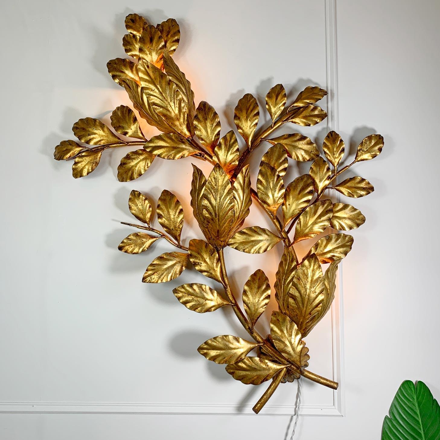 1950's Statement Italian Gold Leaf Wall Sconce In Good Condition In Hastings, GB
