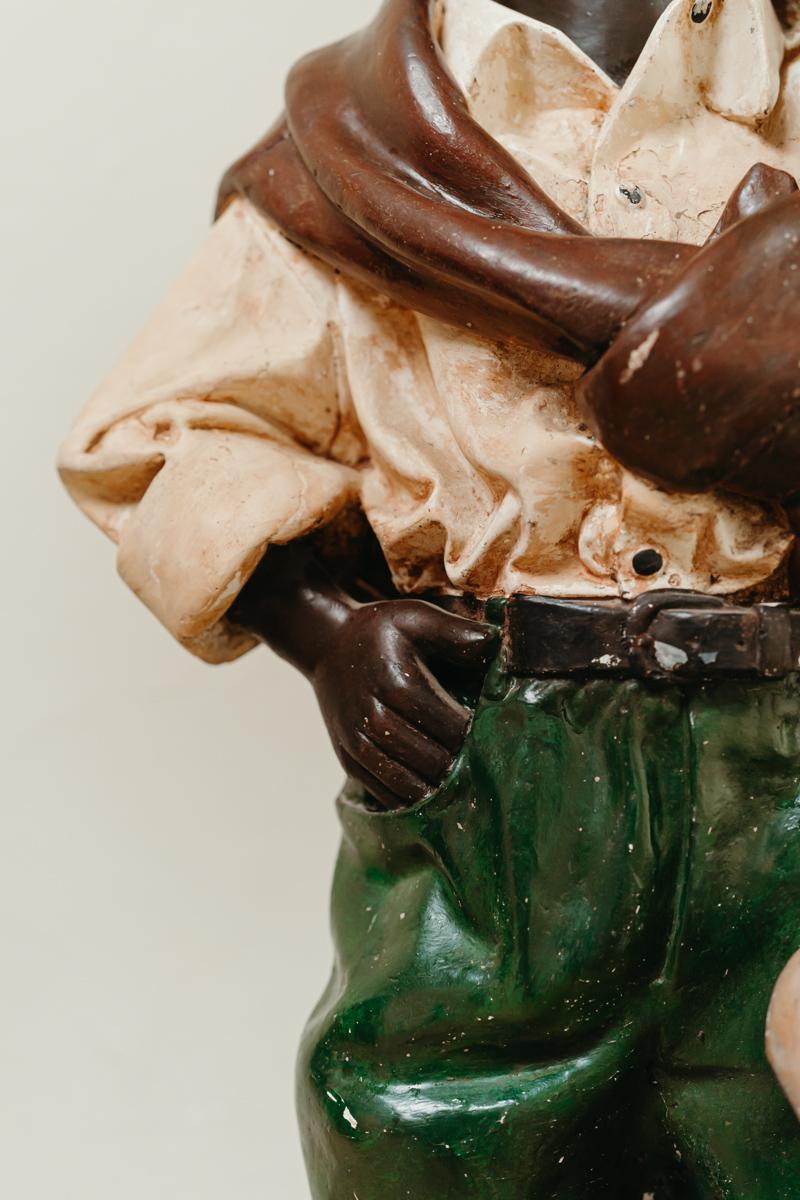 Ciment Statue d'un garçon charmant et séduisant, datant des années 1950 en vente