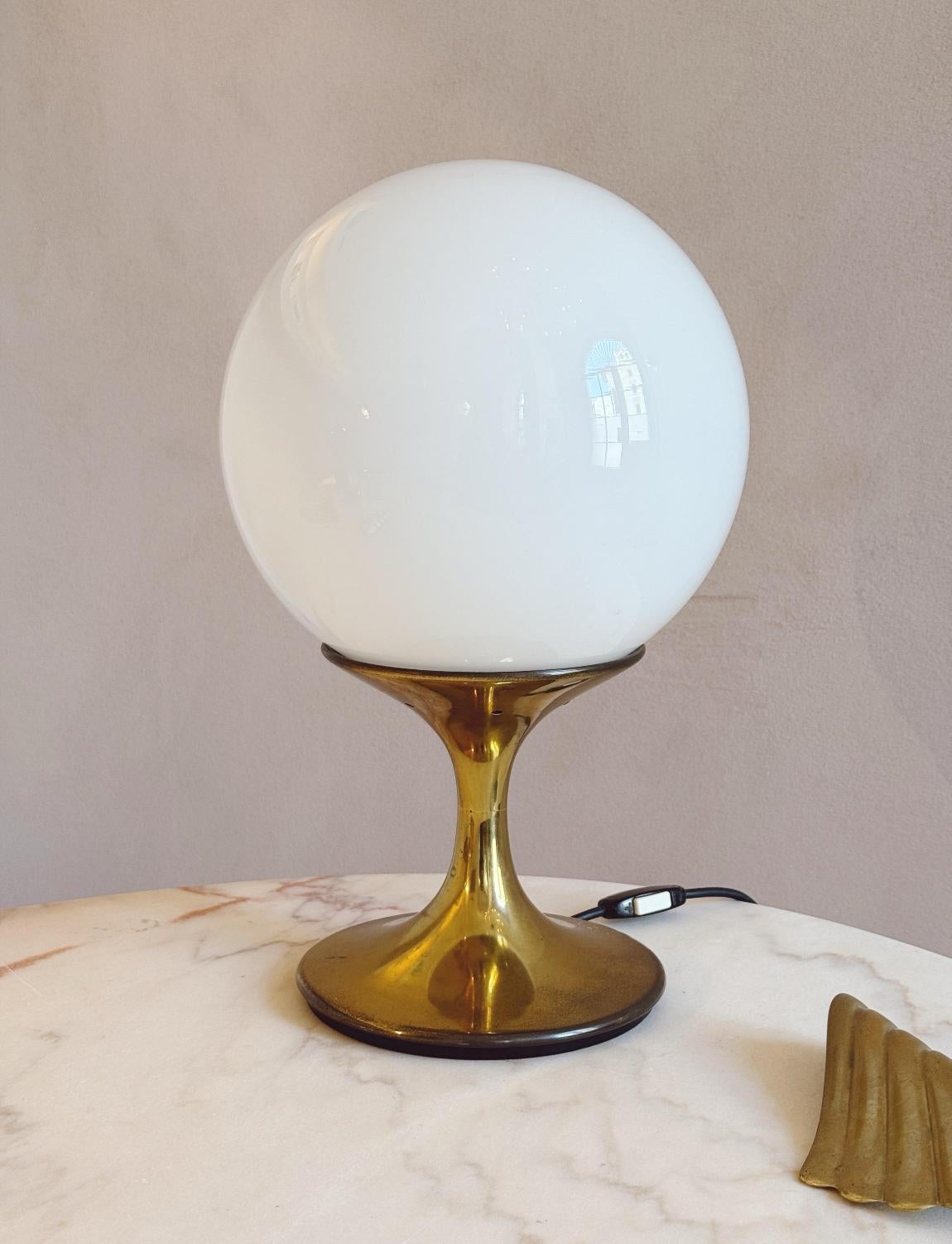Quite possibly my favourite table lamp ever. This stunning 1950s Stilnovo Table lamp has a large opaque glass ball light on top of a brass stand. In good working order with European plug.