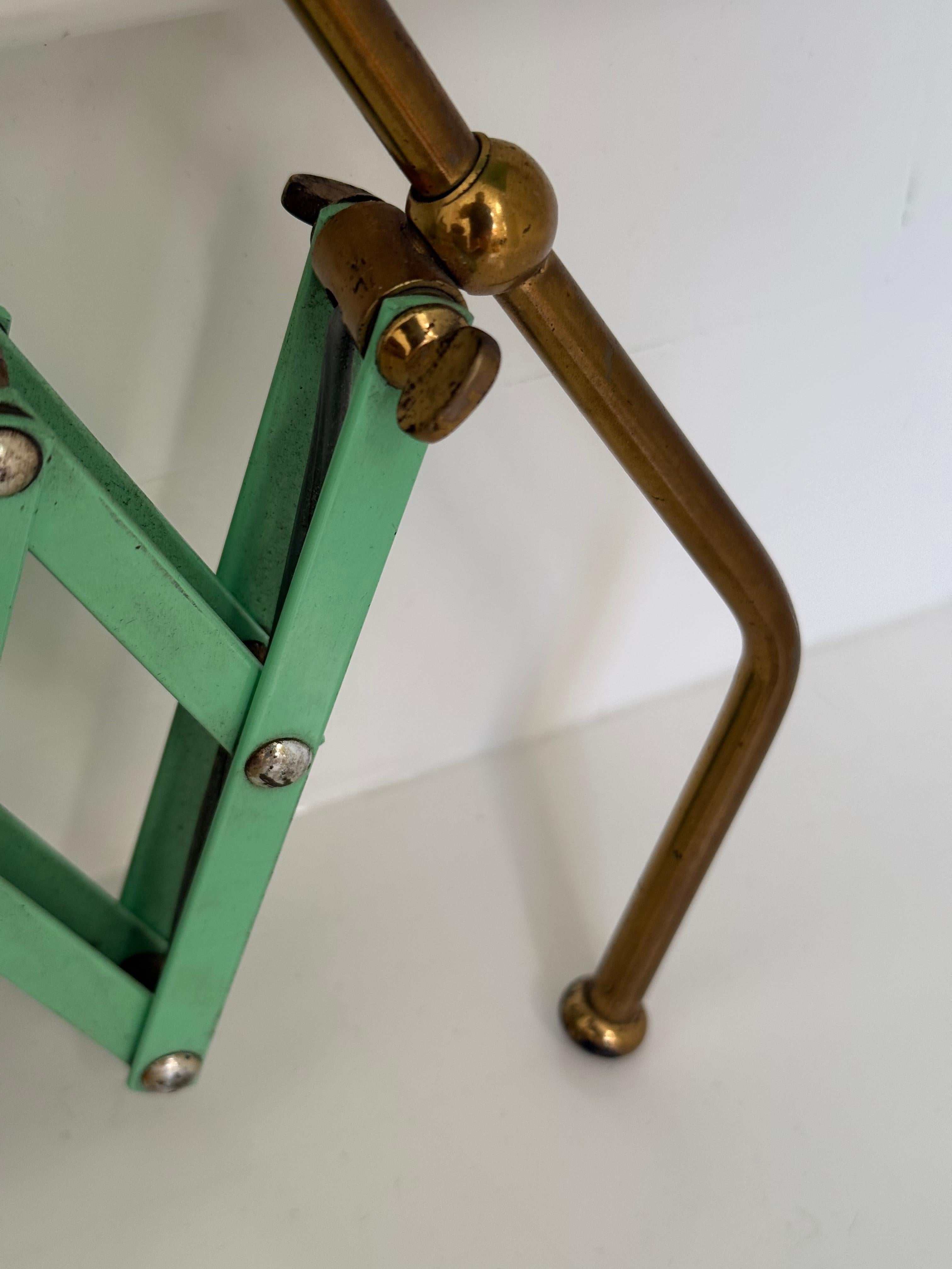 1950er Jahre Stilnovo  Mid-Century Modern Brass Italian Scissor Lamp / Sconce ...Retains ursprüngliche Farbe und Oberfläche... Klassische Farbe und Design. 