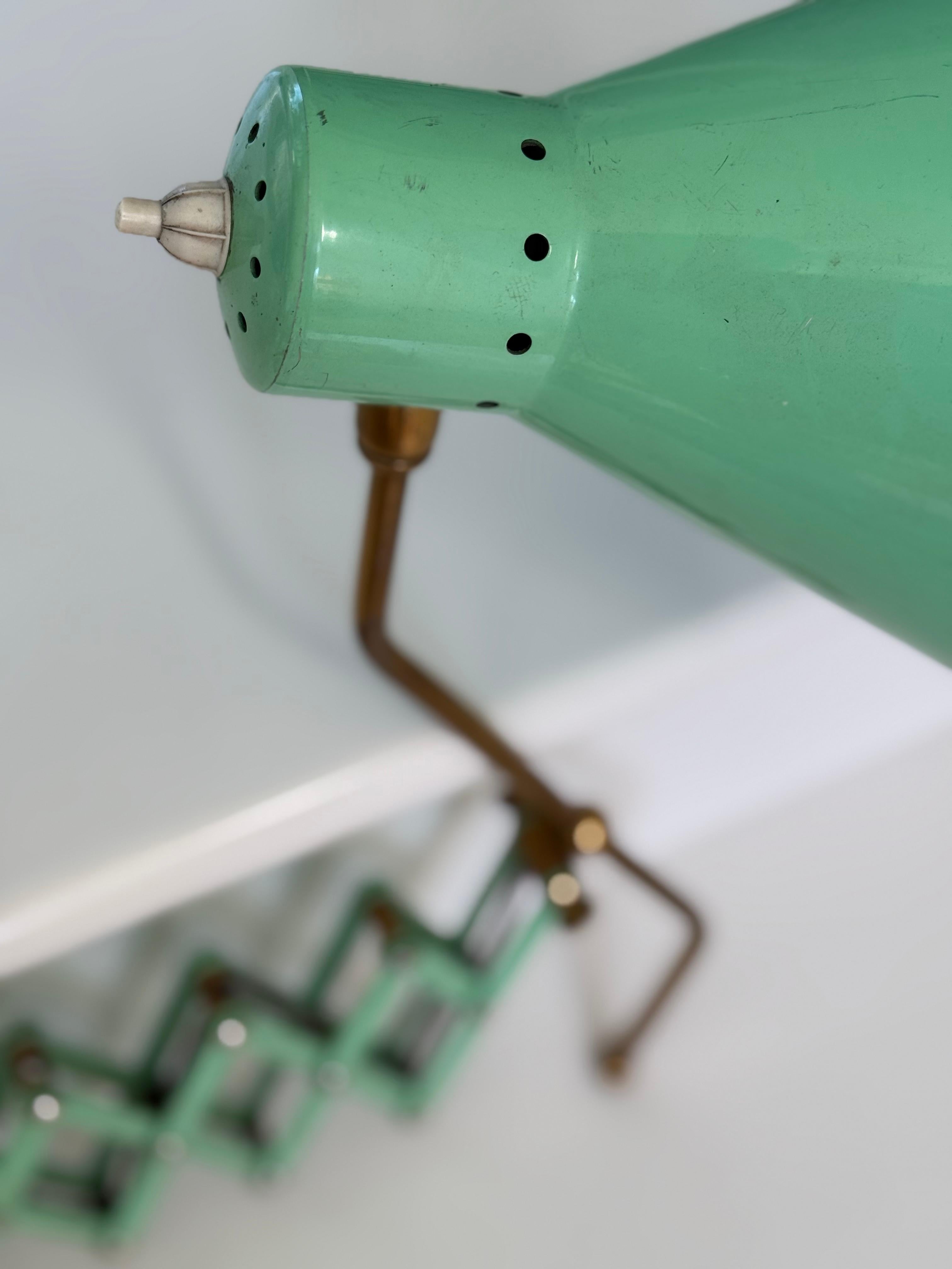 1950er Jahre Stilnovo  Moderne italienische Scherenlampe aus Messing aus der Mitte des Jahrhunderts (Moderne der Mitte des Jahrhunderts) im Angebot