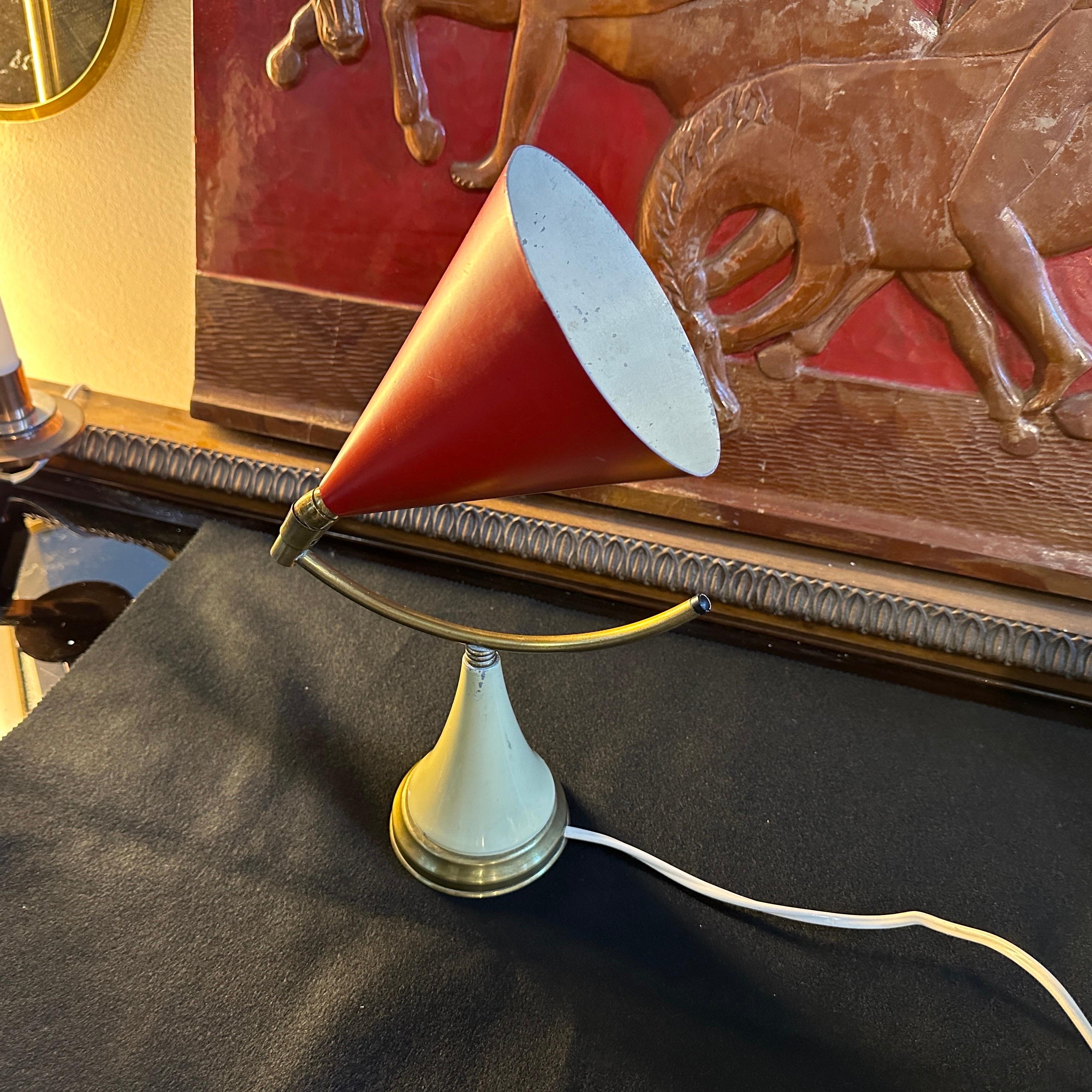 Lampe de table à cône en laiton et métal des années 1950, style The MODERNS Modernity Bon état - En vente à Aci Castello, IT
