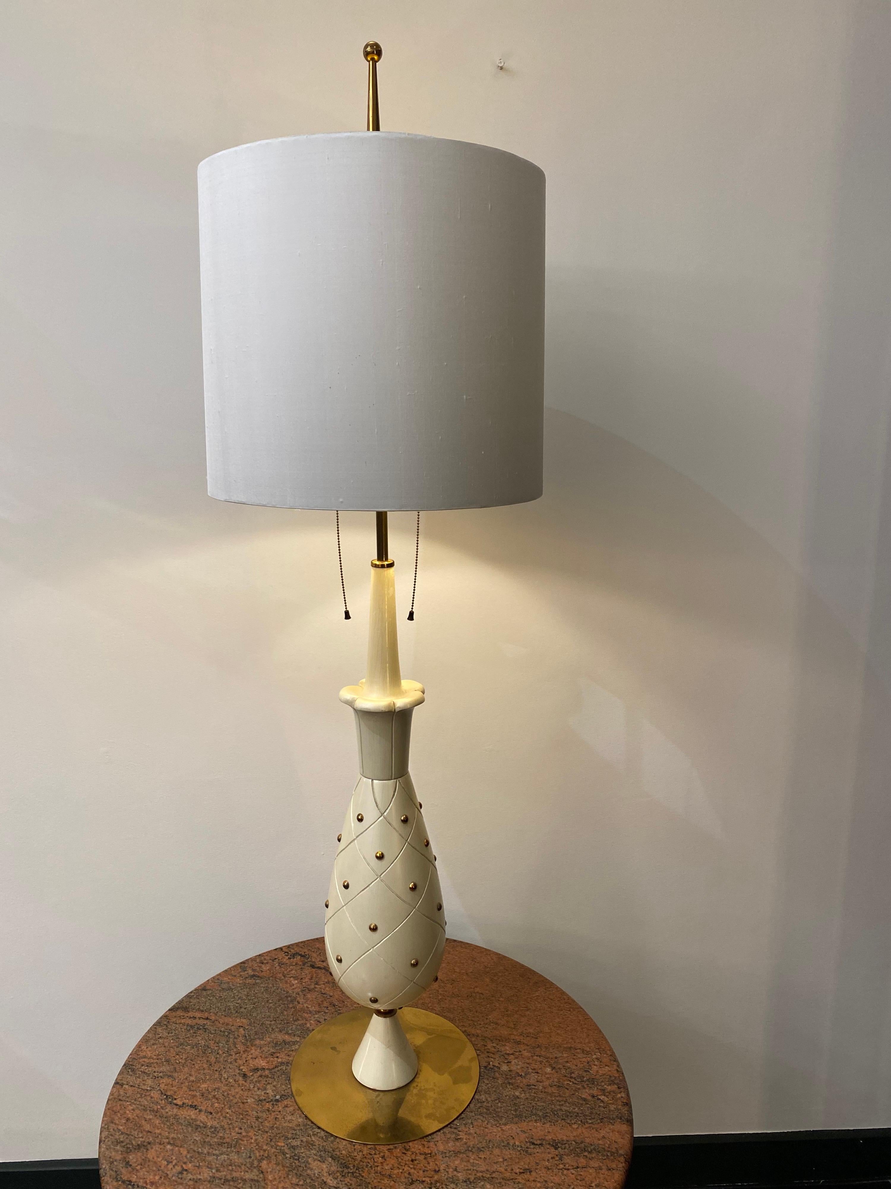 A rare pearlescent enamelled table lamp in carved wood and brass detailing depicting a pineapple att. to Silnovo. It has two light fixtures each operated by a brass pull switch.

Dimensions: Diameter: 42cm, Height: 120cm.

 