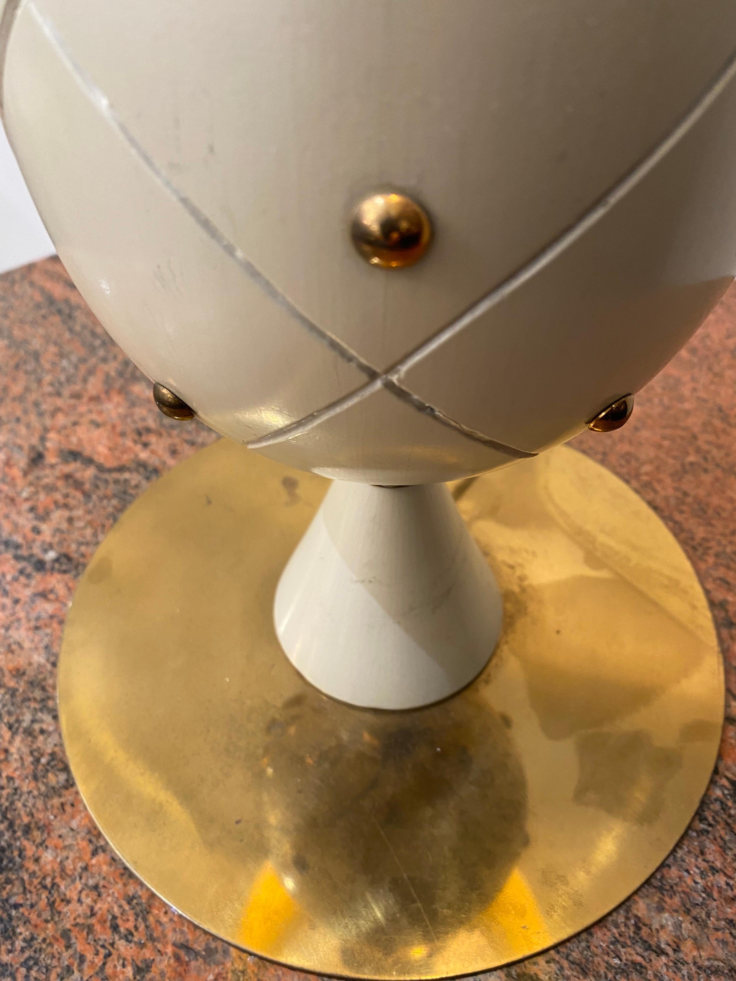 Laiton Lampe de table haute italienne des années 1950 attribuée à Stilnovo en vente