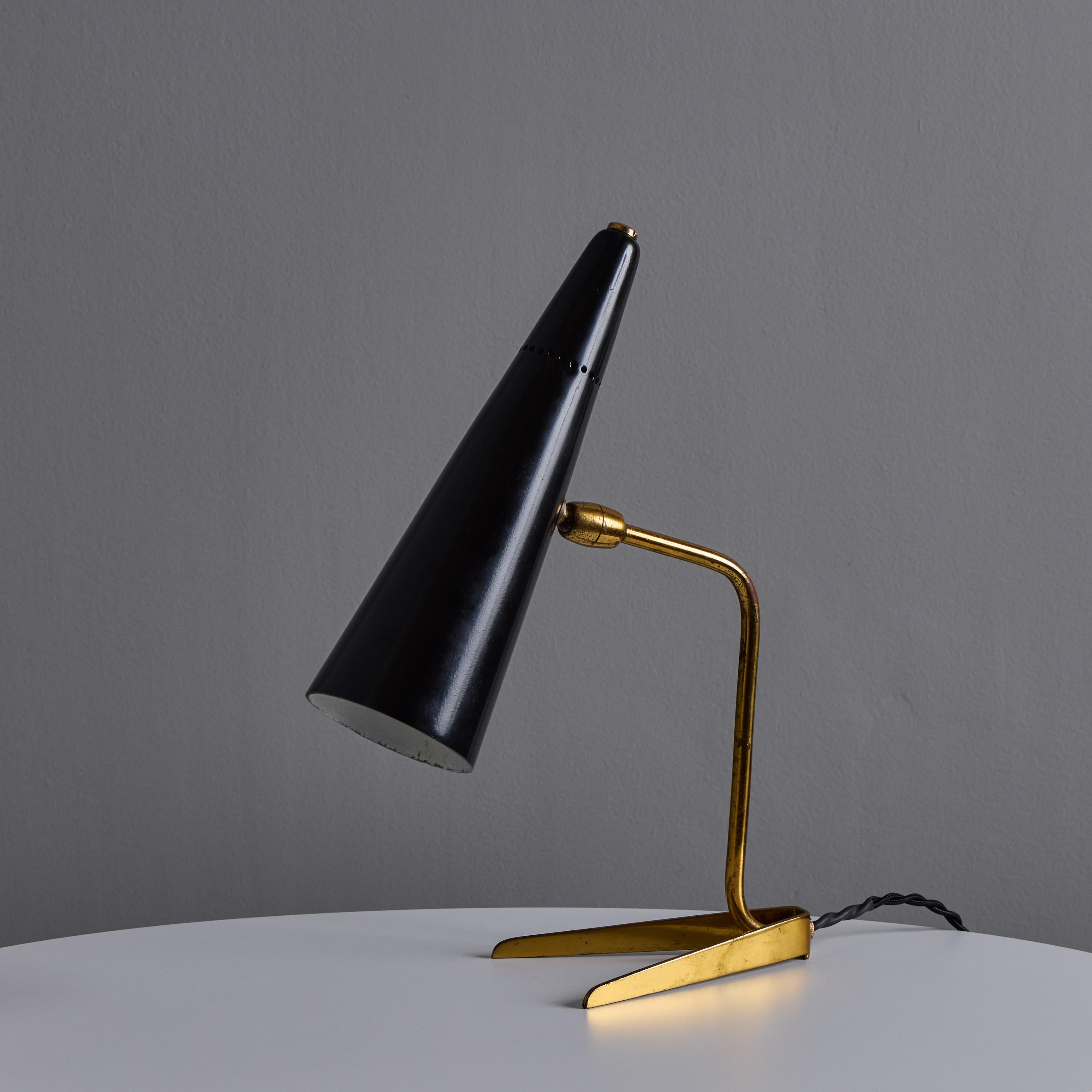 Mid-Century Modern Lampe de table conique en laiton et noir Stilux Milano des années 1950 en vente