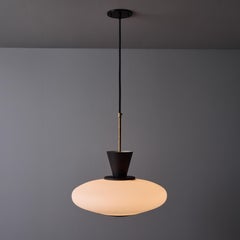 Pendentif en verre opalin et métal peint perforé Stilux Milano, années 1950