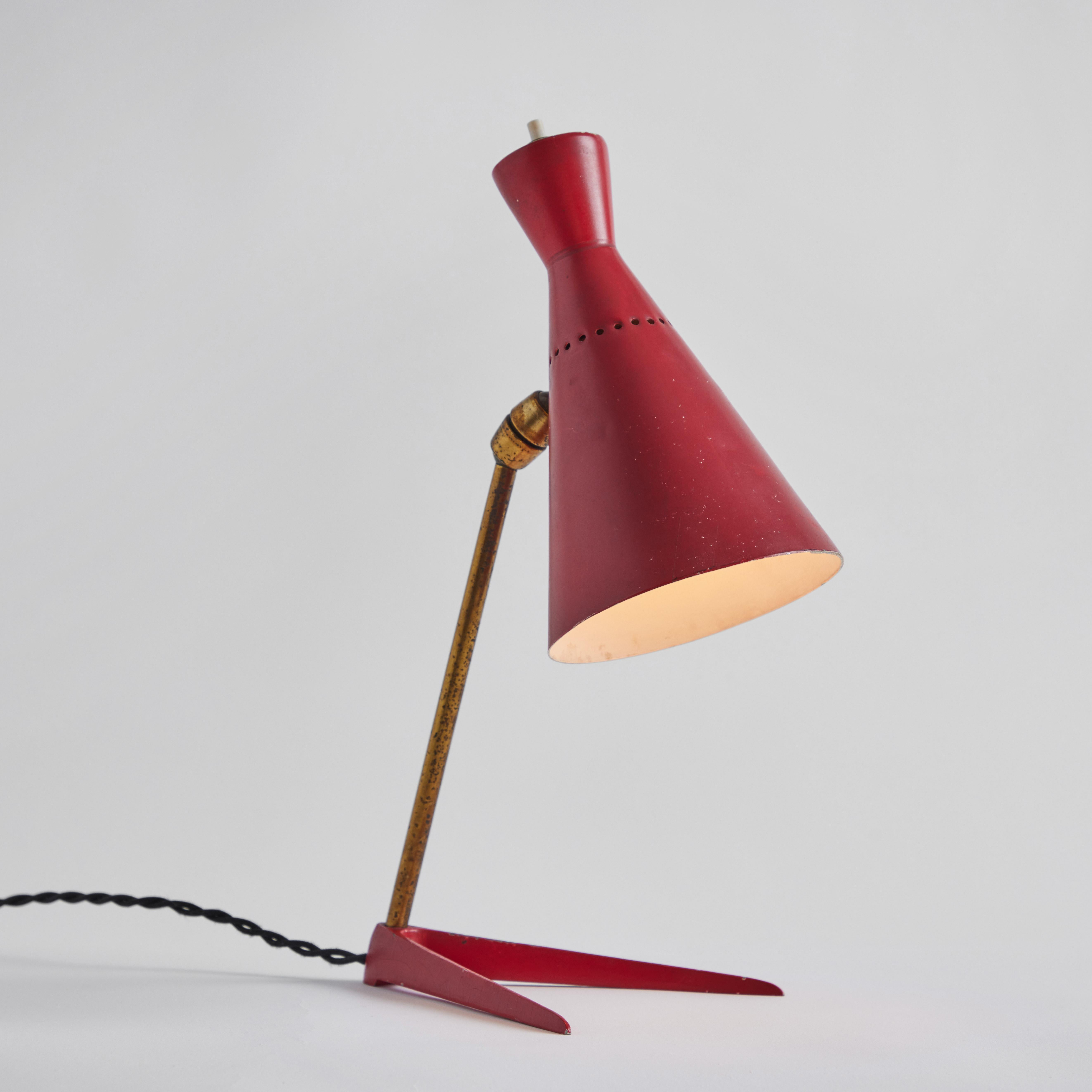 Peint Lampe de bureau Stilux Milano rouge en métal et bois des années 1950 en vente