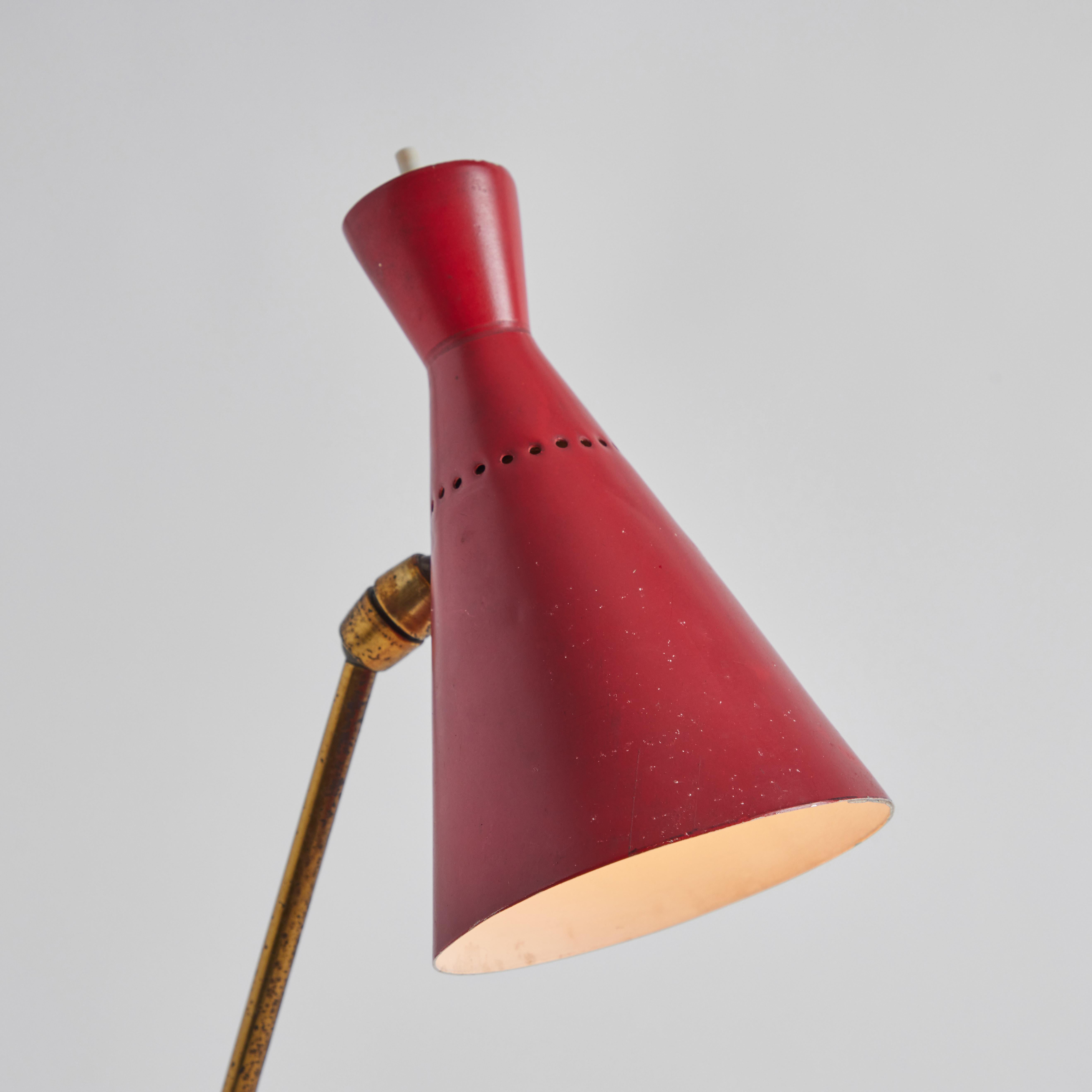 1950er Stilux Milano Tischlampe aus rotem Metall und Holz im Angebot 1