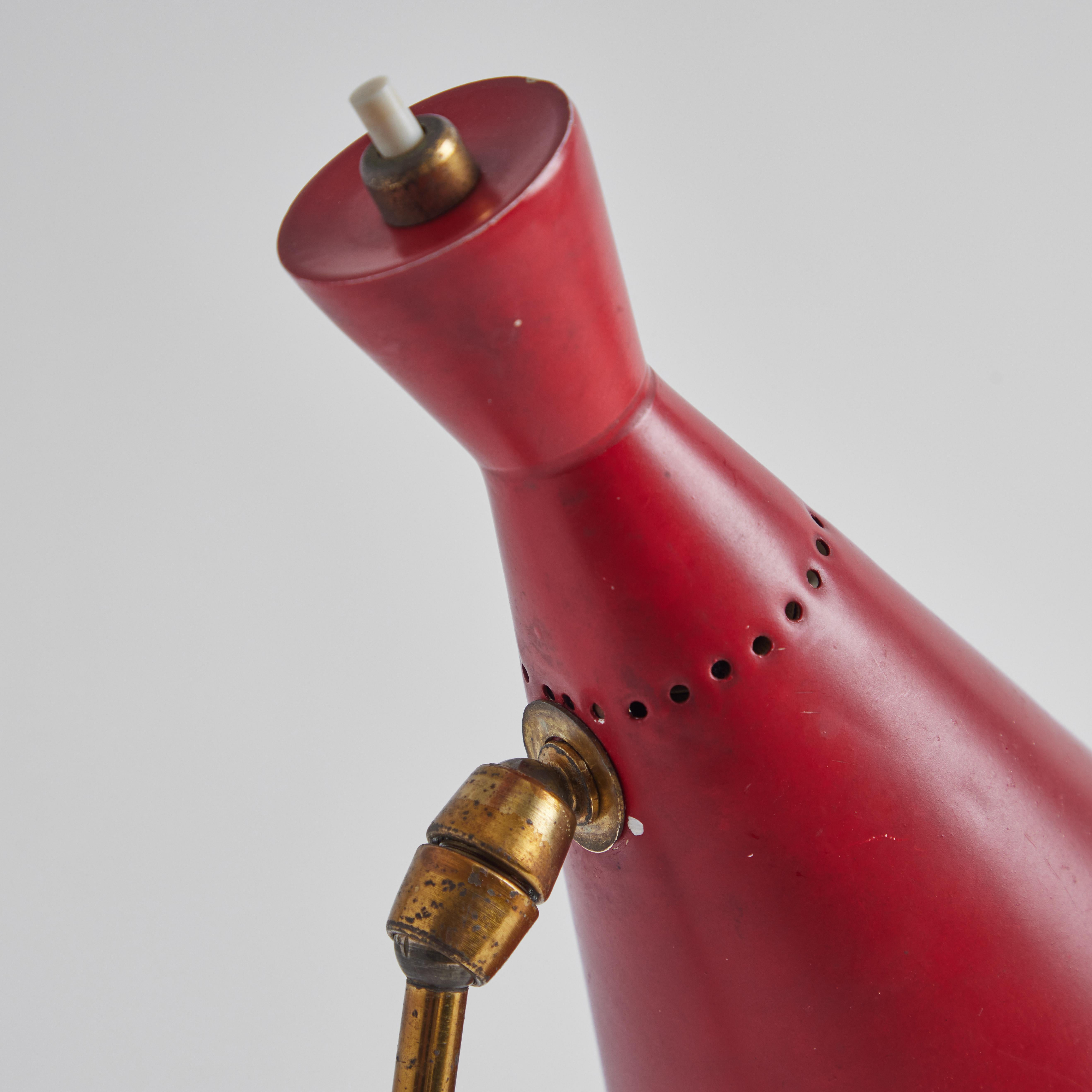 1950er Stilux Milano Tischlampe aus rotem Metall und Holz im Angebot 3