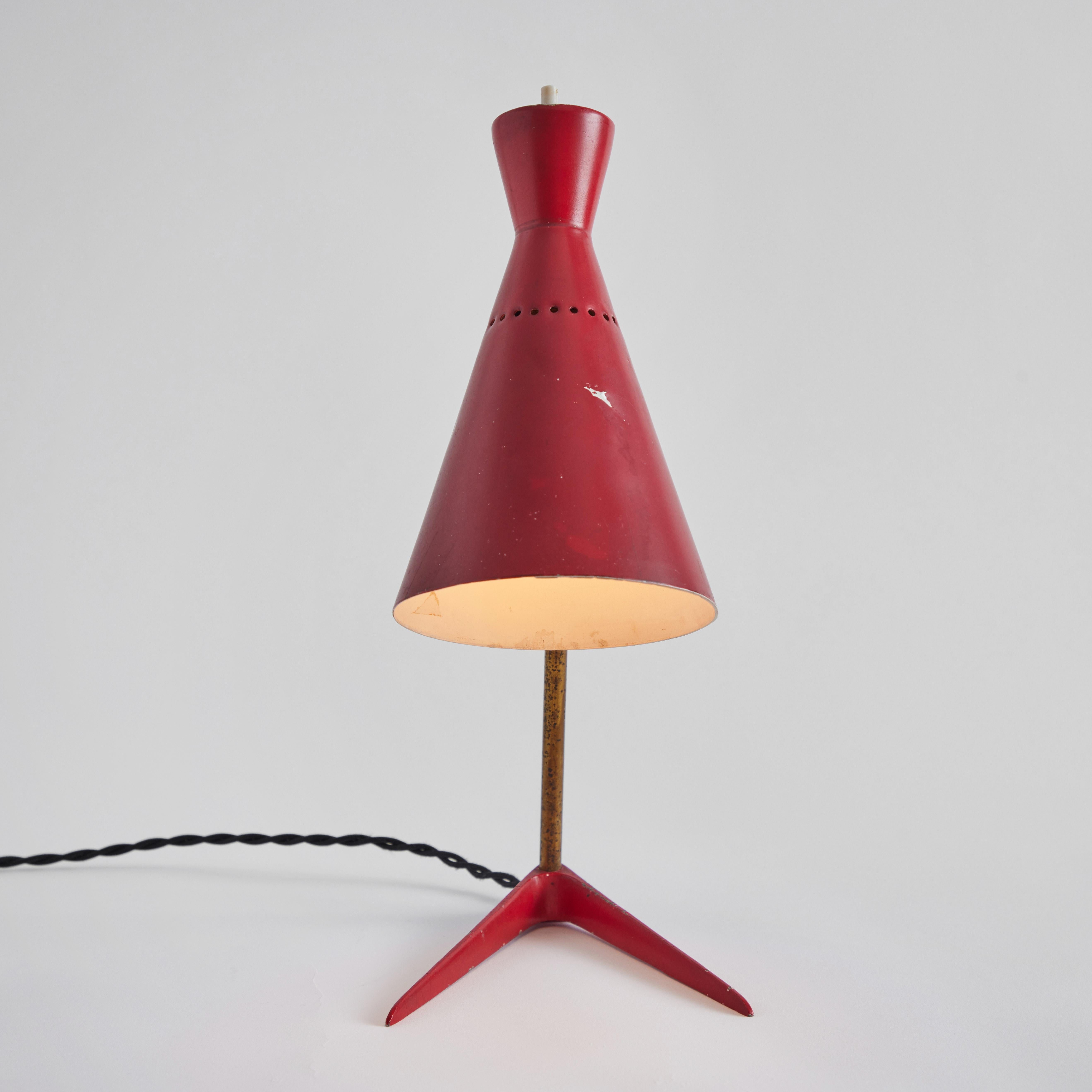 Lampe de bureau Stilux Milano rouge en métal et bois des années 1950 en vente 4