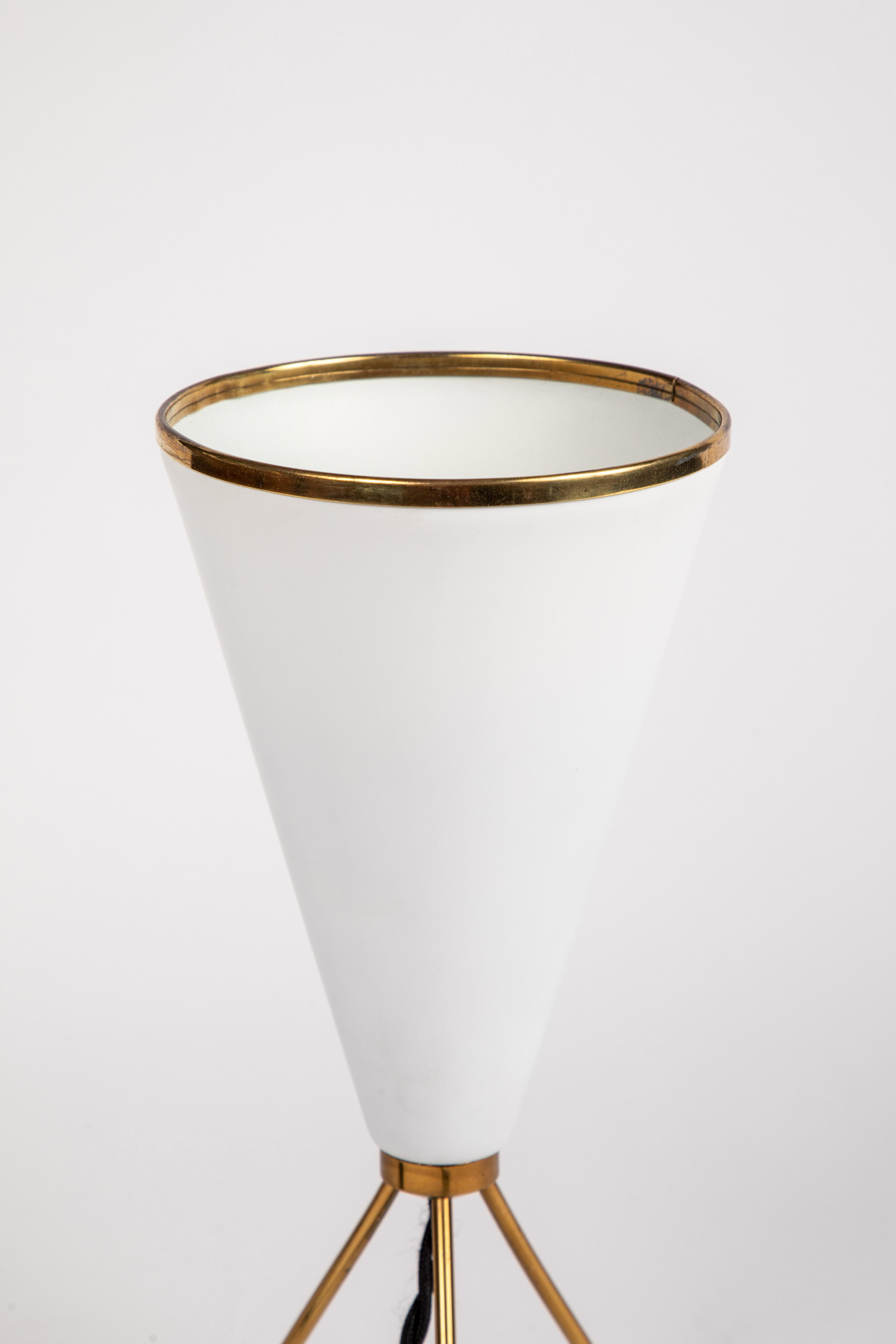 1950s Stilux Milano White Cone Tripod Table Lamp In Good Condition For Sale In Glendale, CA