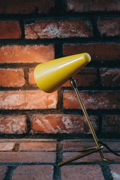 Lampada da tavolo conica gialla Stilux Milano del 1950