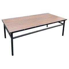 1950er Jahre Genähter Couchtisch aus Leder und Formica von Jacques Adnet