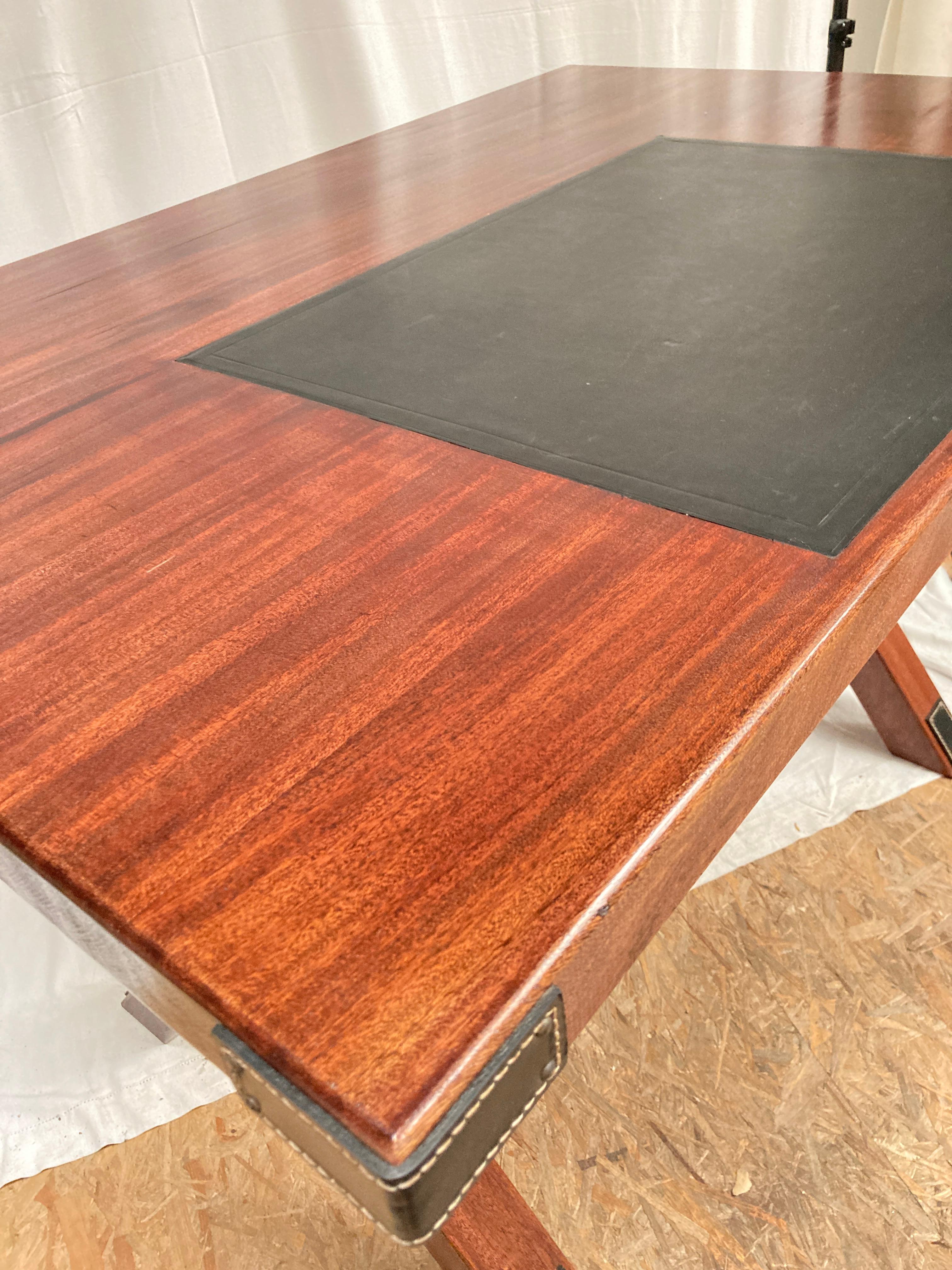 1950's Stitched leather and patinated pearwood writing table by Jacques Adnet For Sale 1