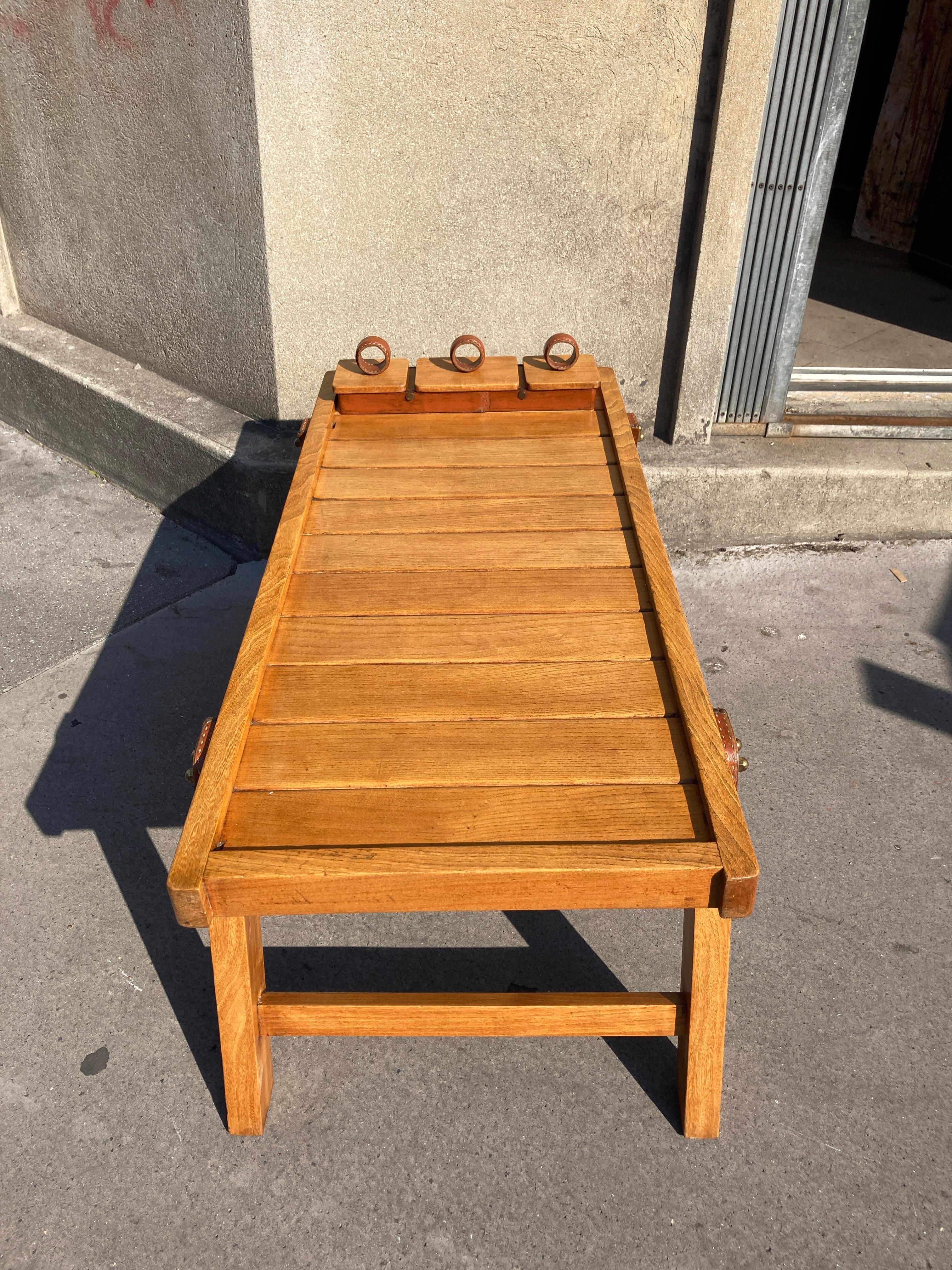 Cocktailtisch aus Leder und Holz von Jacques Adnet aus den 1950er Jahren, genäht im Angebot 5