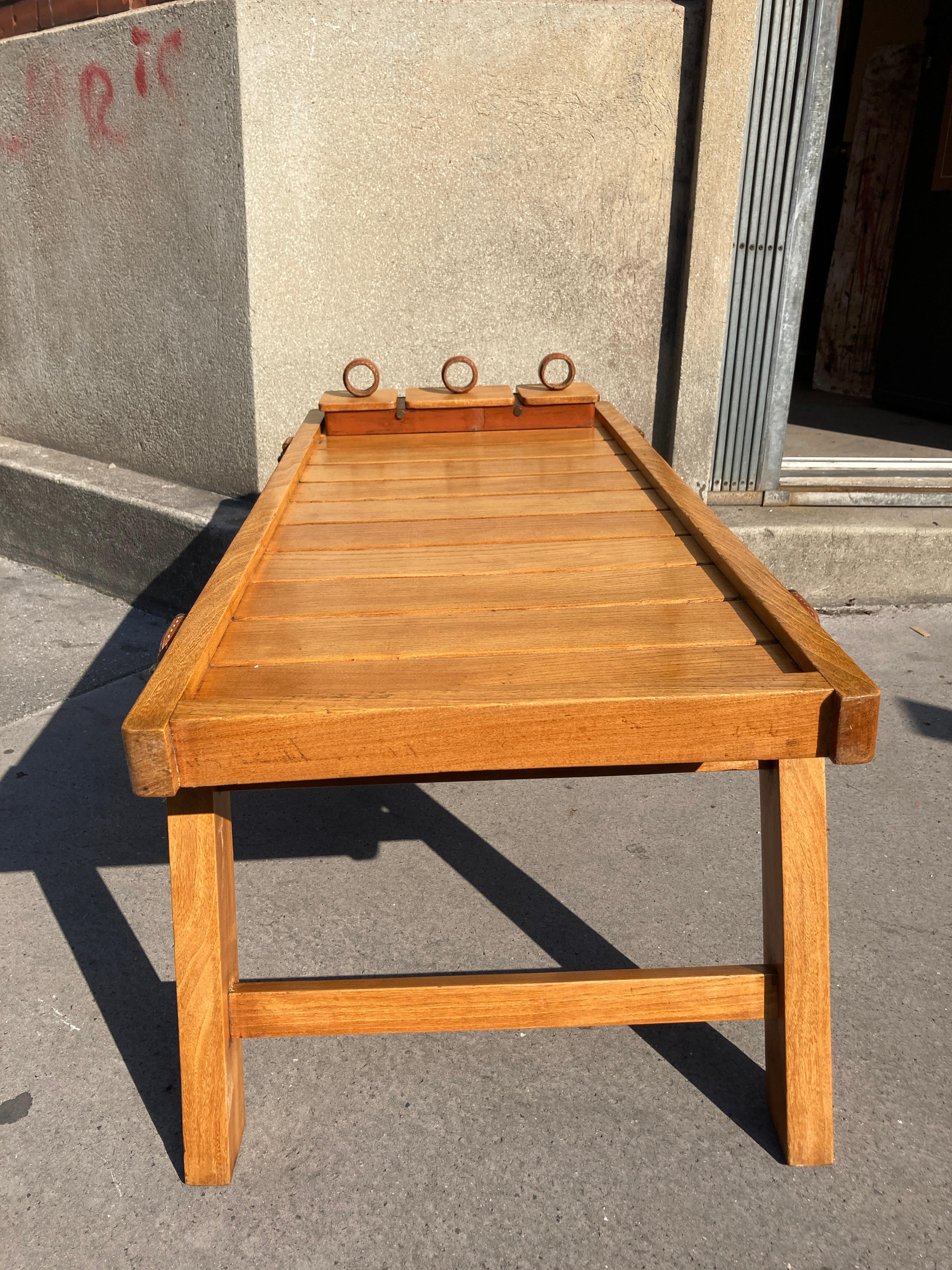 Cocktailtisch aus Leder und Holz von Jacques Adnet aus den 1950er Jahren, genäht im Angebot 6