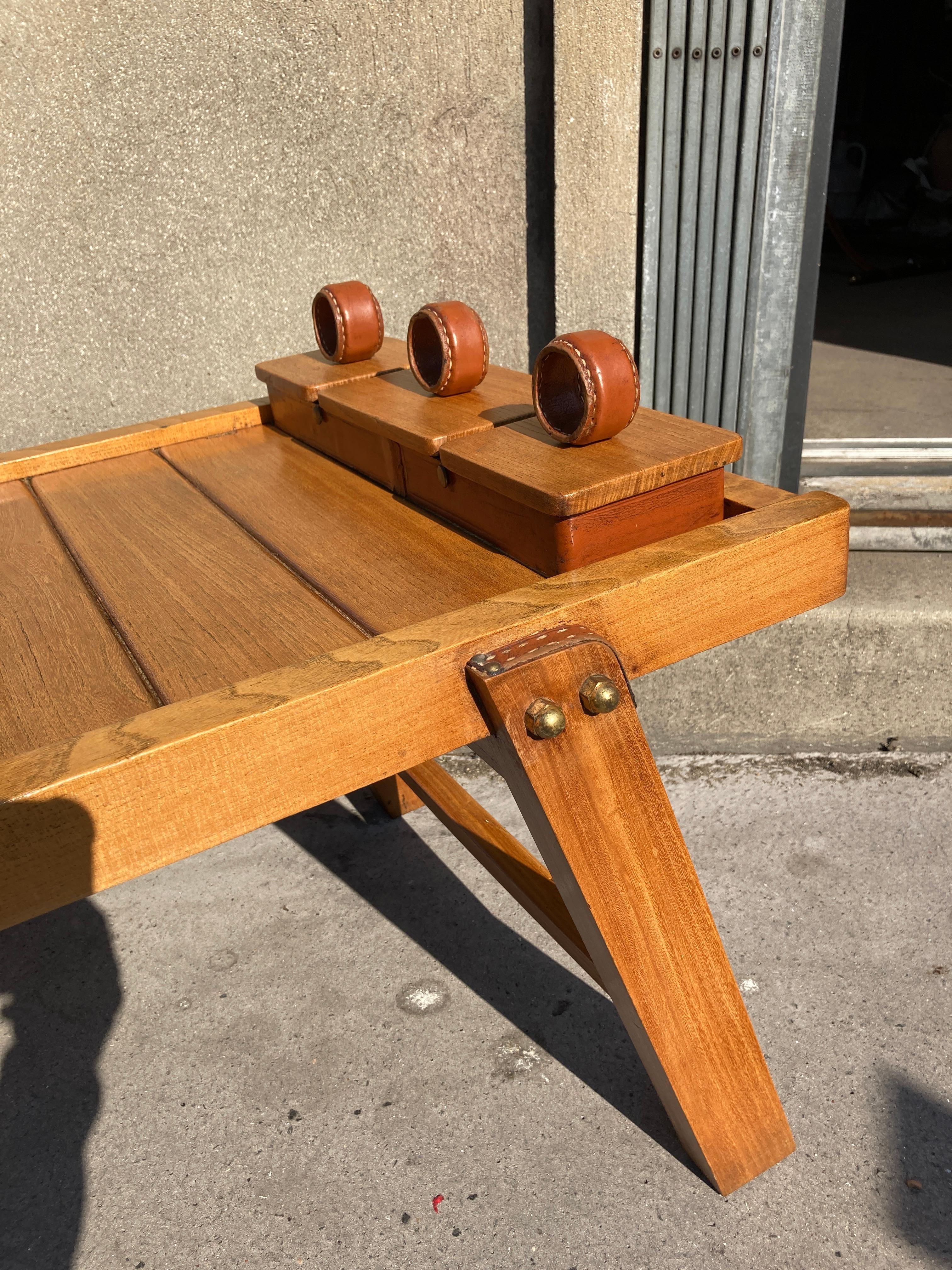 Cocktailtisch aus Leder und Holz von Jacques Adnet aus den 1950er Jahren, genäht im Angebot 7