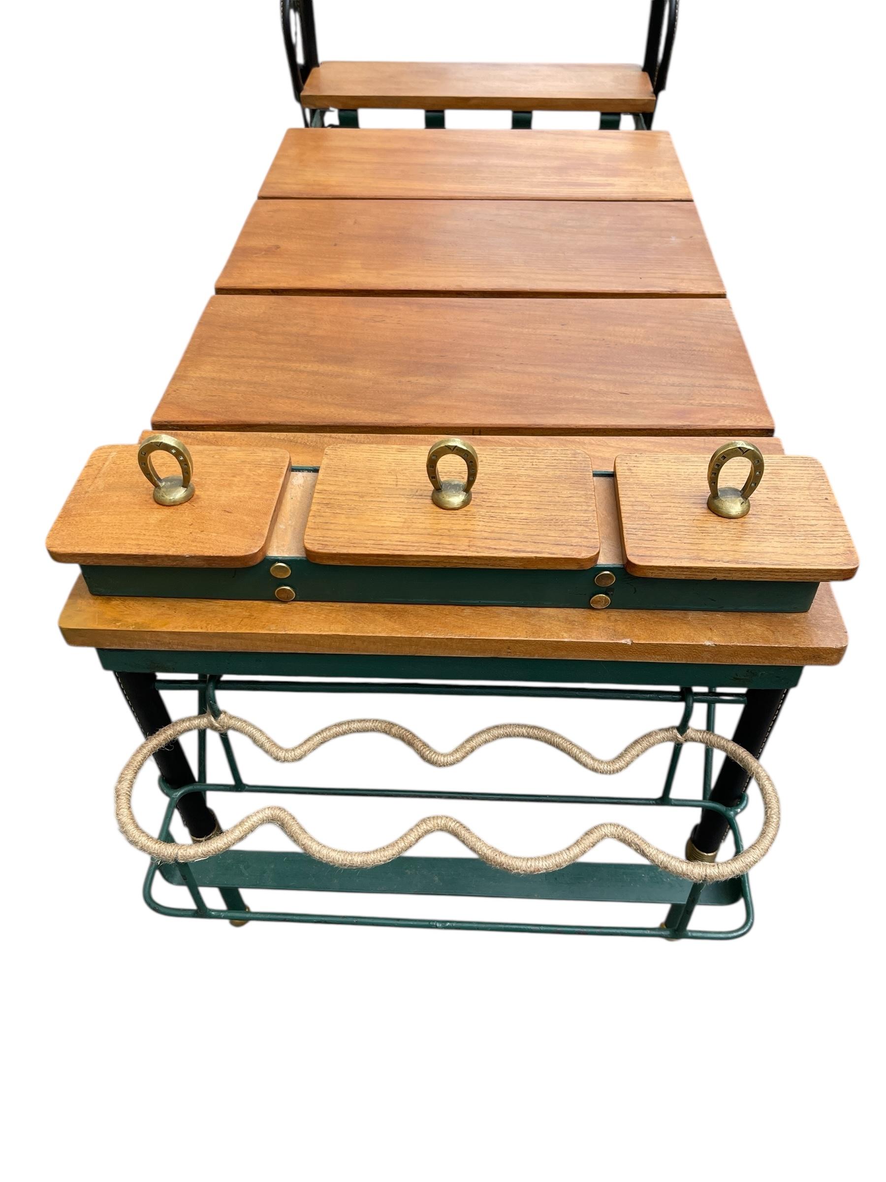 Milieu du XXe siècle Table de cocktail en bois et cuir Stitch par Jacques Adnet, années 50 en vente