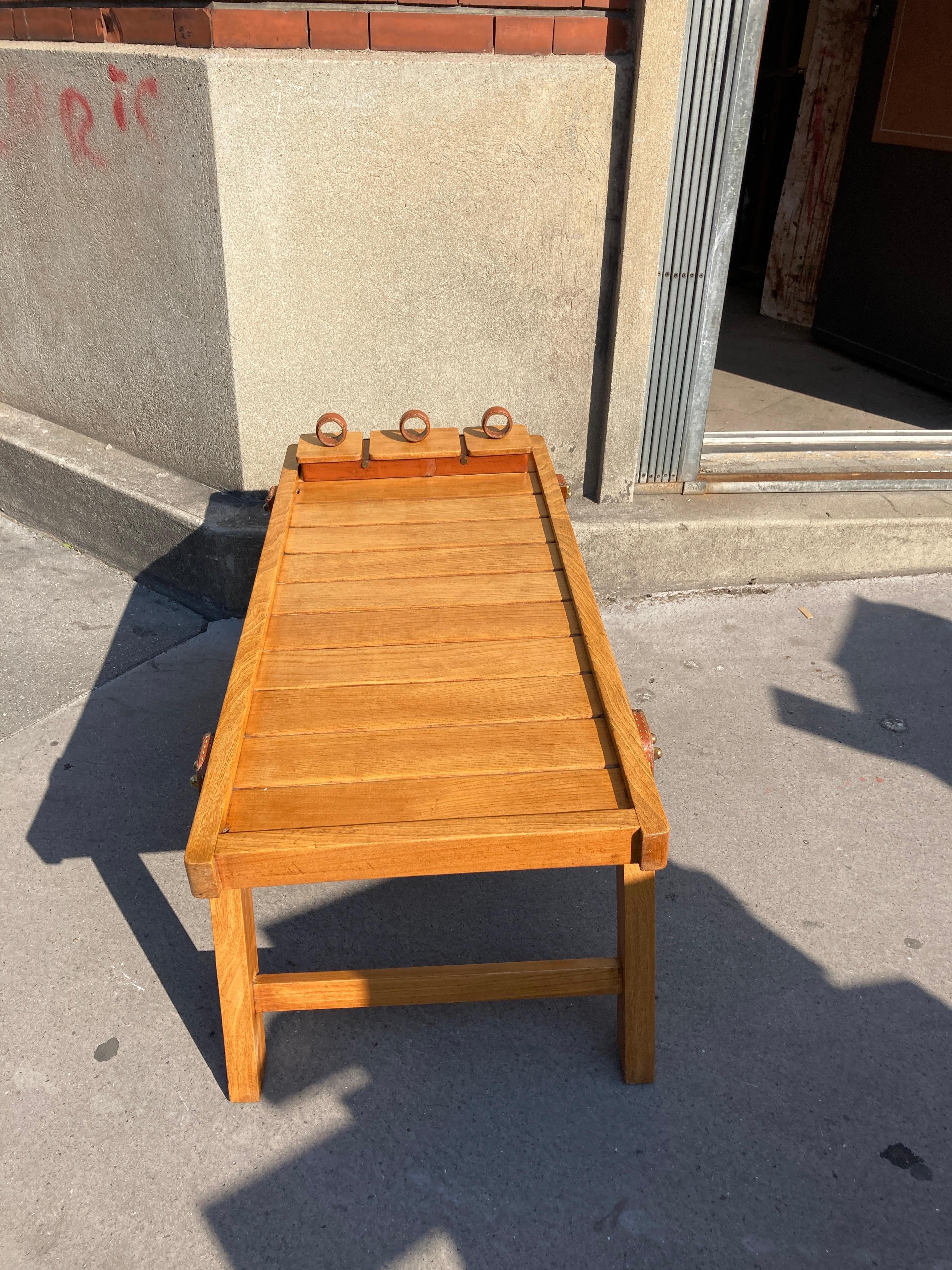Cocktailtisch aus Leder und Holz von Jacques Adnet aus den 1950er Jahren, genäht im Angebot 4
