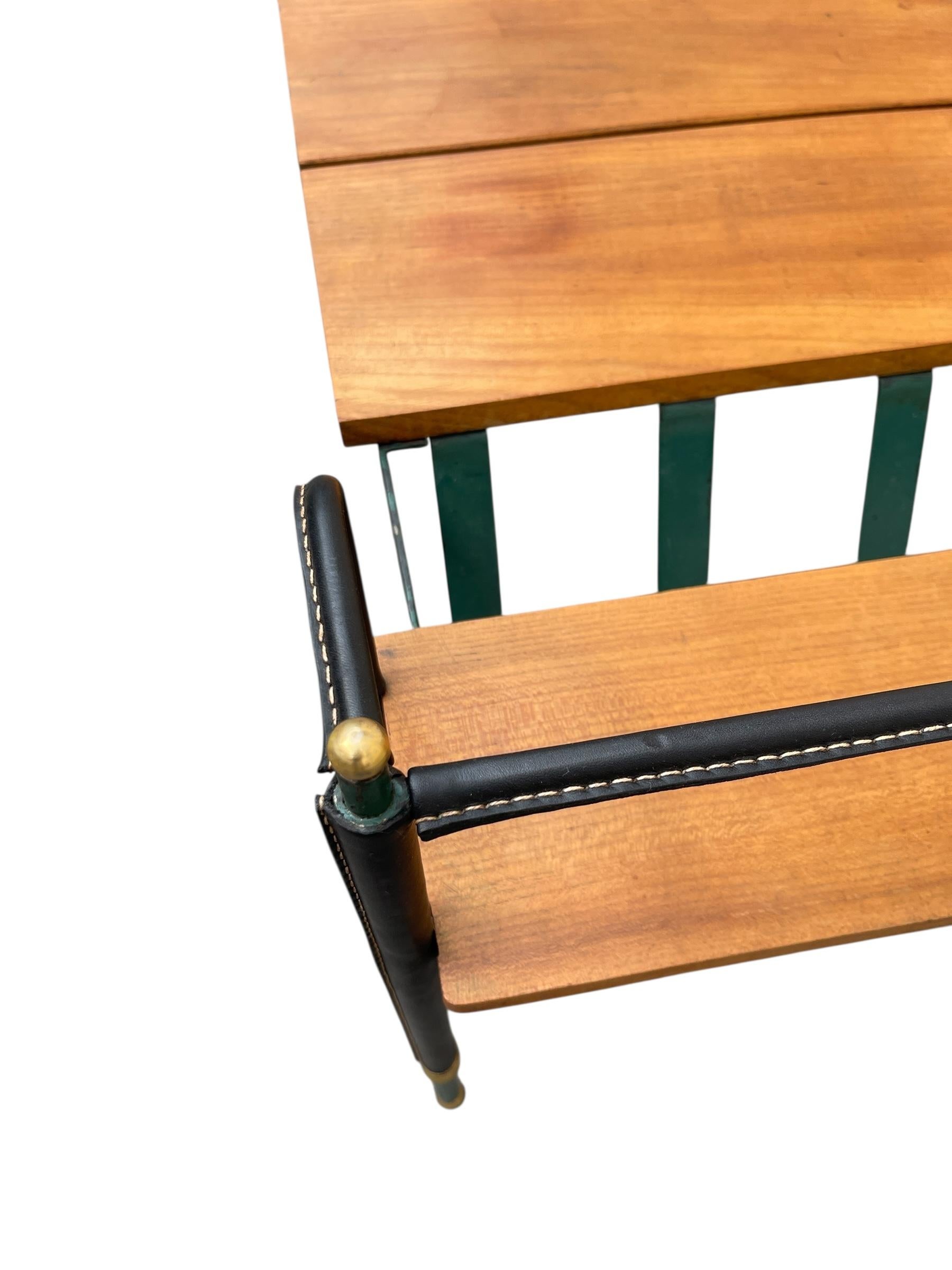 Table de cocktail en bois et cuir Stitch par Jacques Adnet, années 50 en vente 3