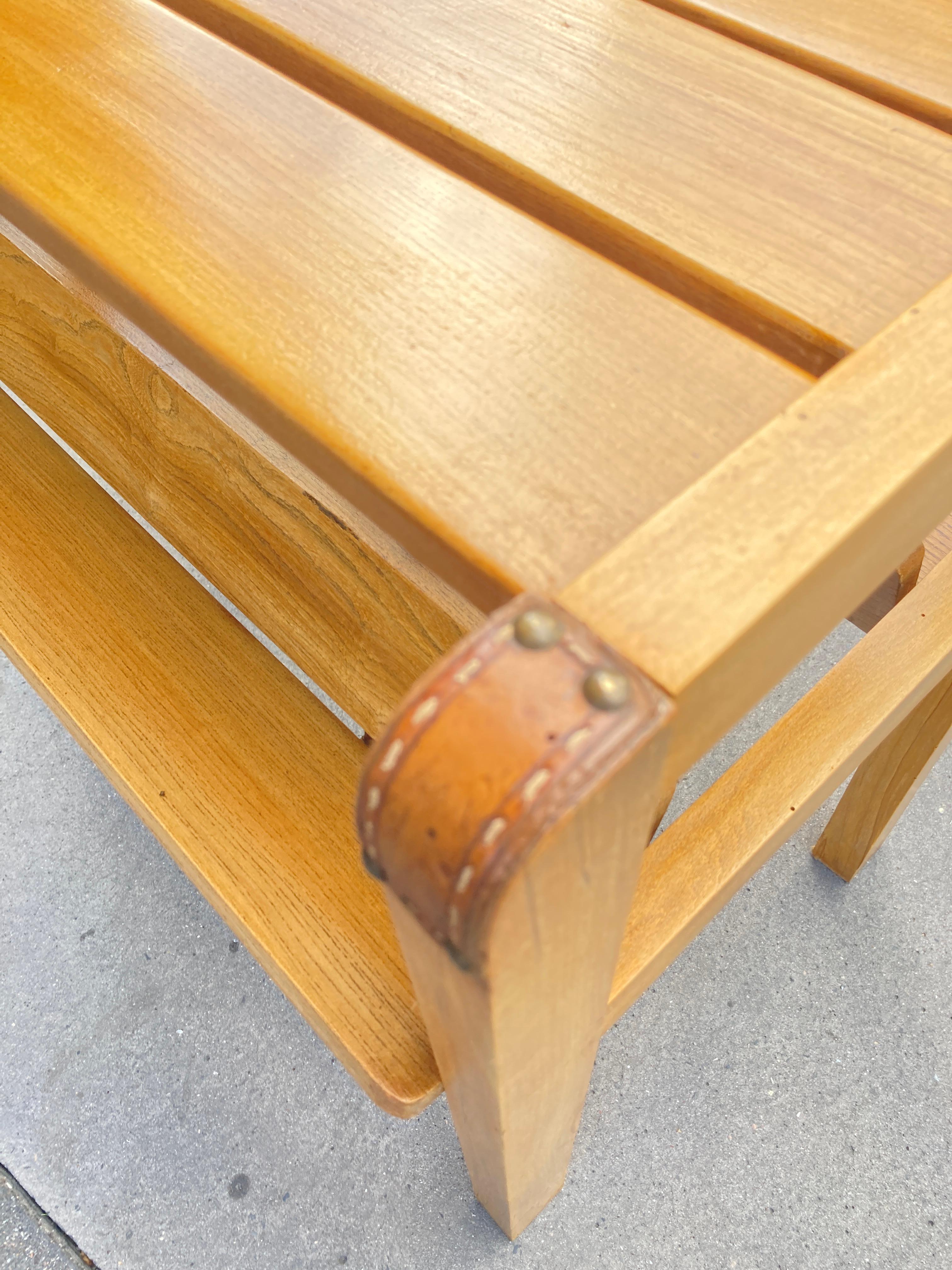 Beistelltisch aus Leder und Holz, 1950er Jahre, von Jacques Adnet im Angebot 5