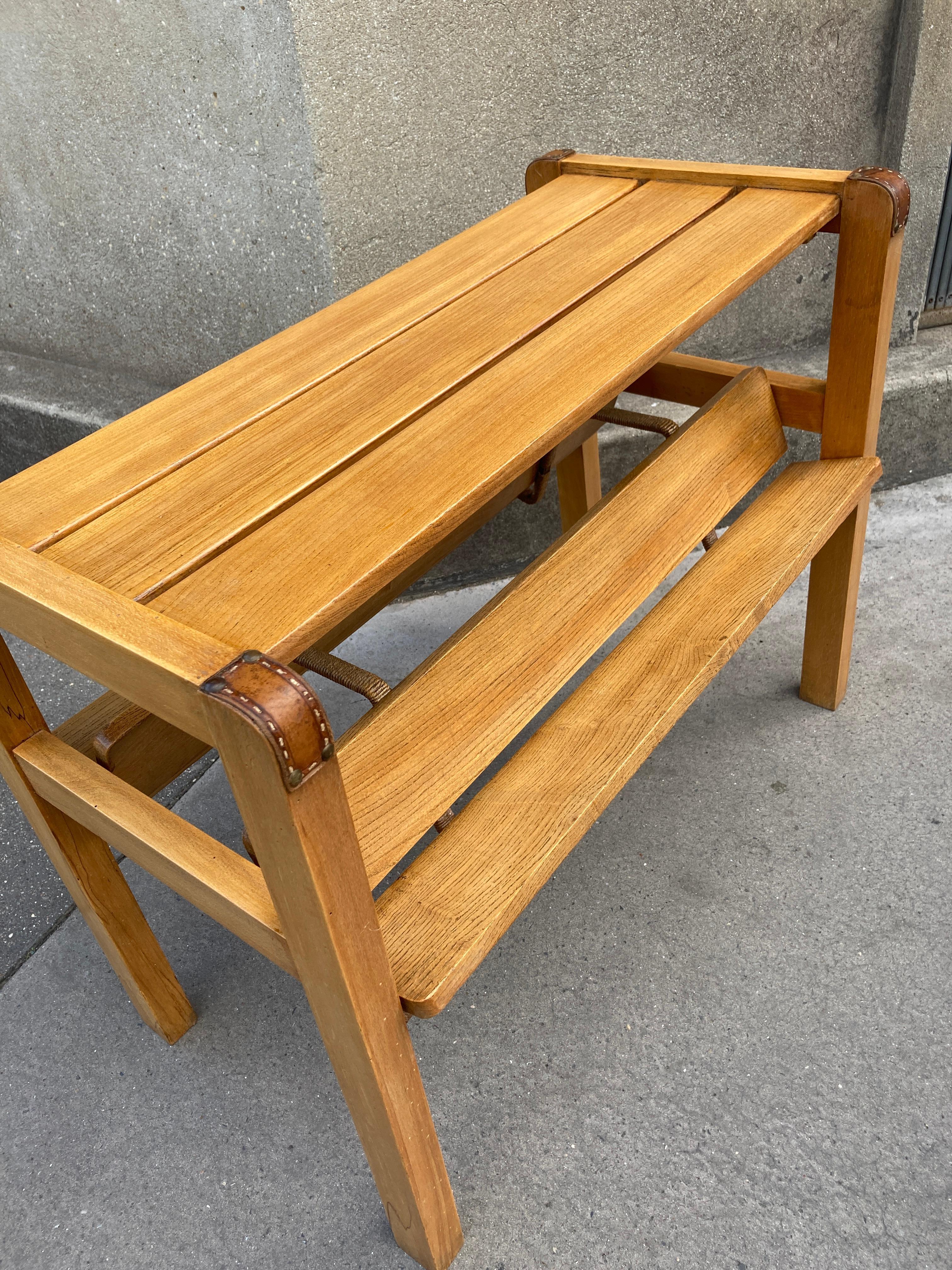 Beistelltisch aus Leder und Holz, 1950er Jahre, von Jacques Adnet im Angebot 2