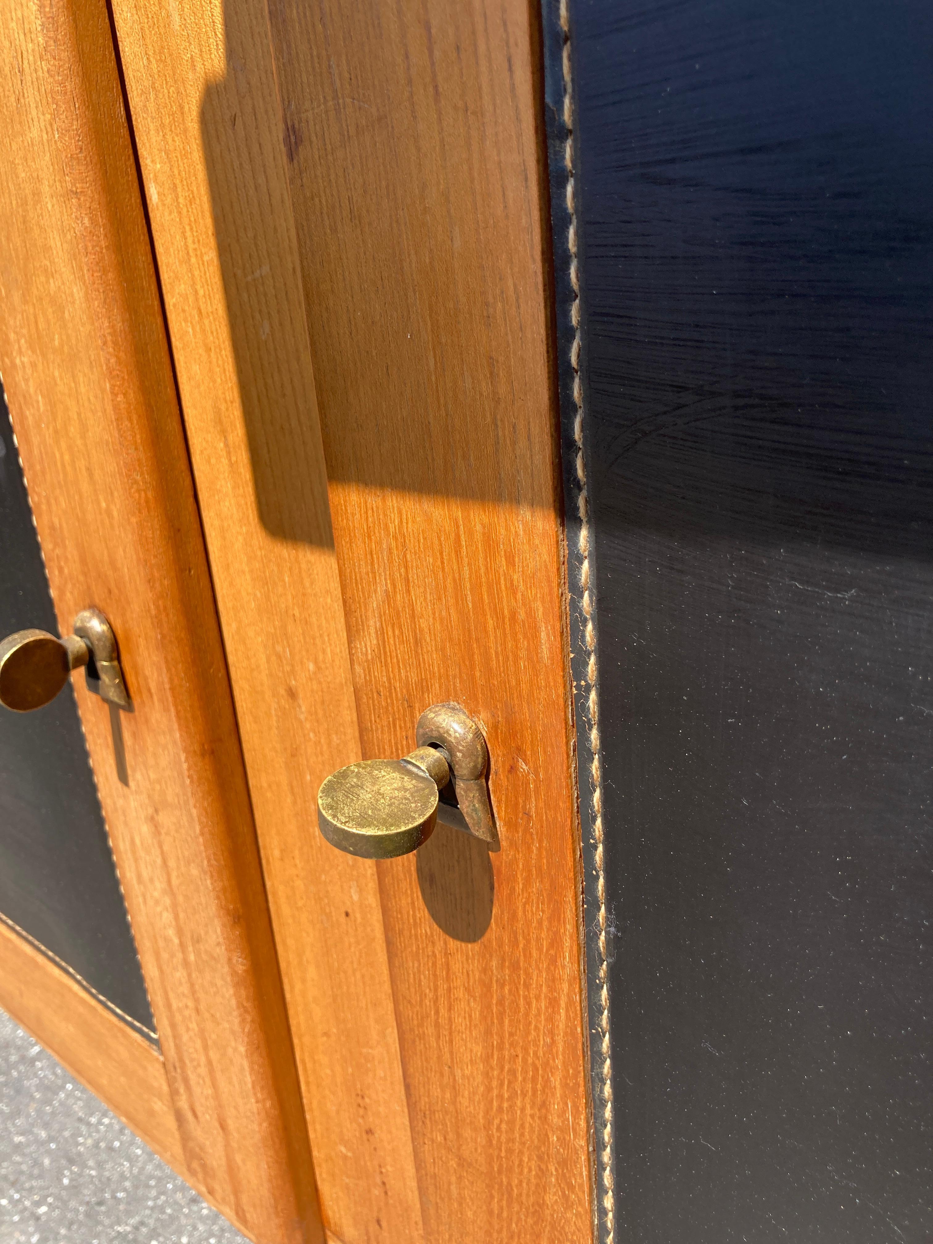 Credenza in pelle e legno Stitch by Stitch di Jacques Adnet del 1950 in vendita 5