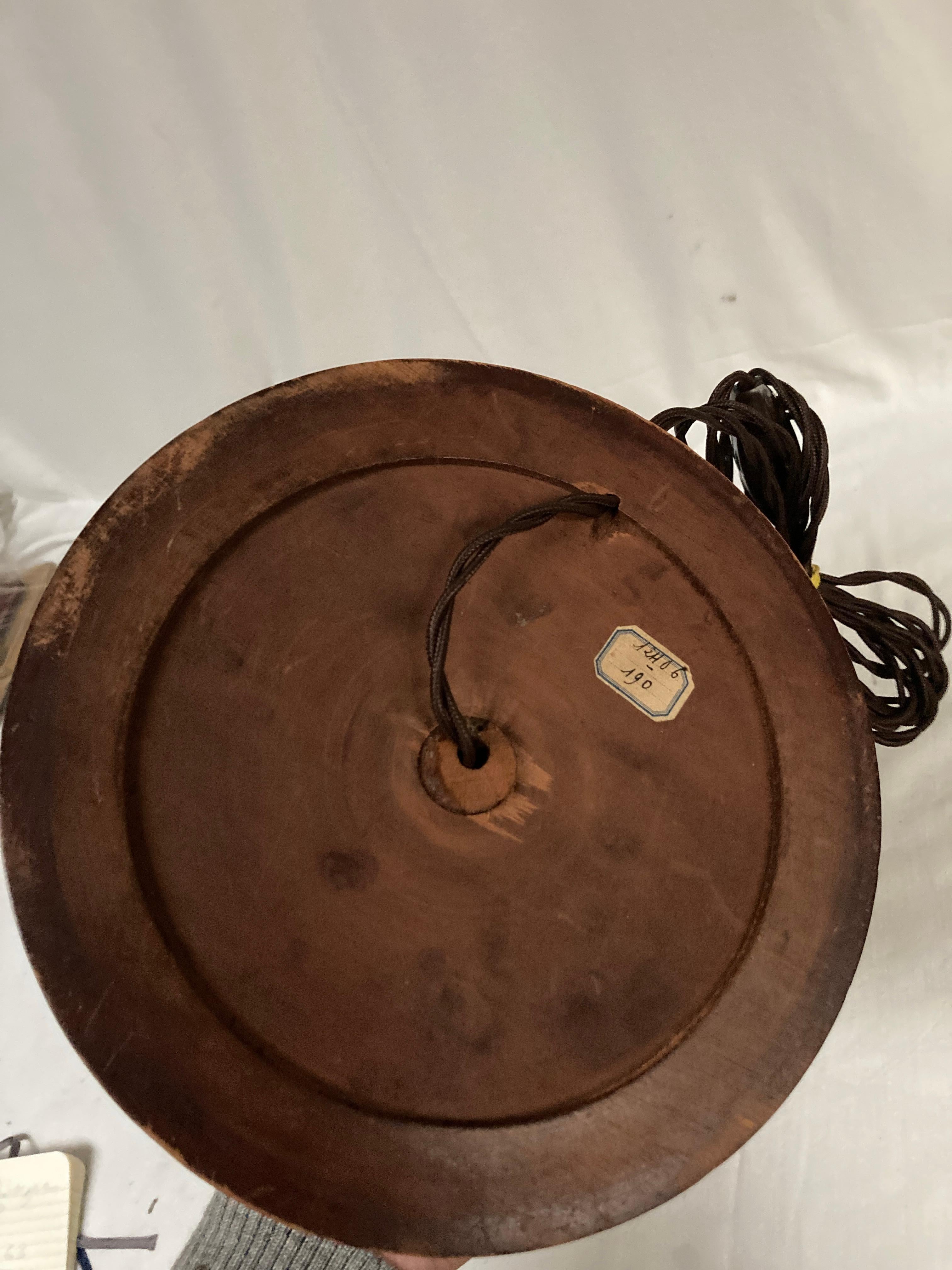 Lampe de table en bois et cuir cousu des années 1950 par Jacques Adnet en vente 1