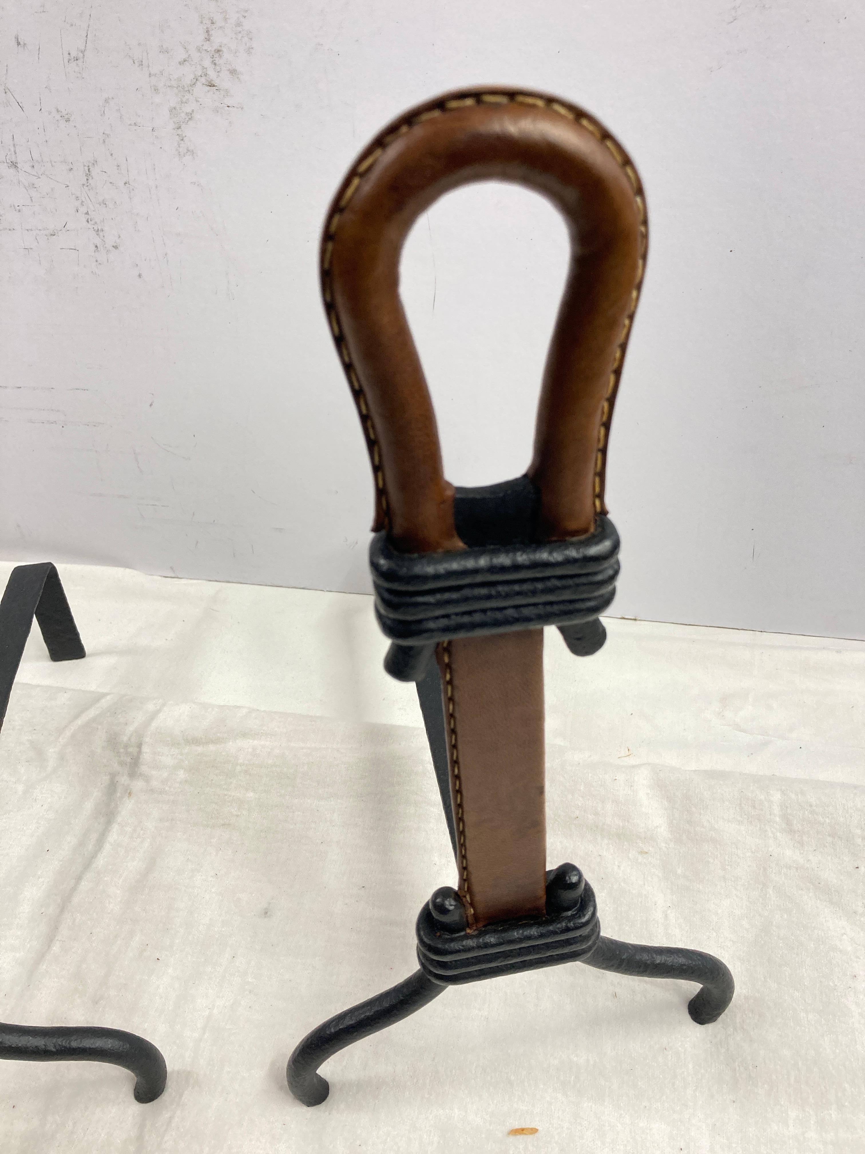 1950's Stitched leather andirons by Jacques Adnet In Good Condition For Sale In Bois-Colombes, FR