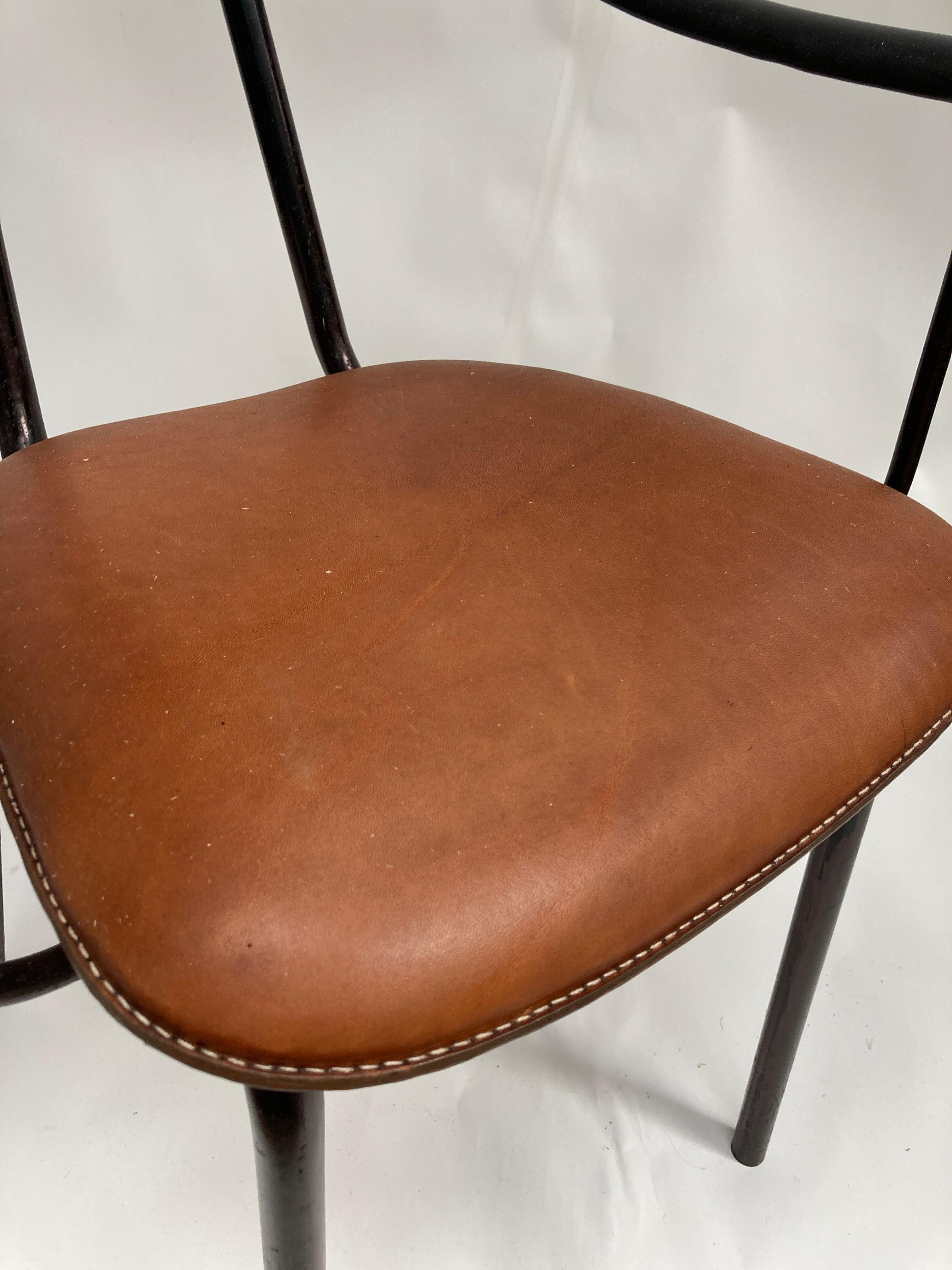 1950's Stitched leather armchair by Jacques Adnet  In Good Condition For Sale In Bois-Colombes, FR