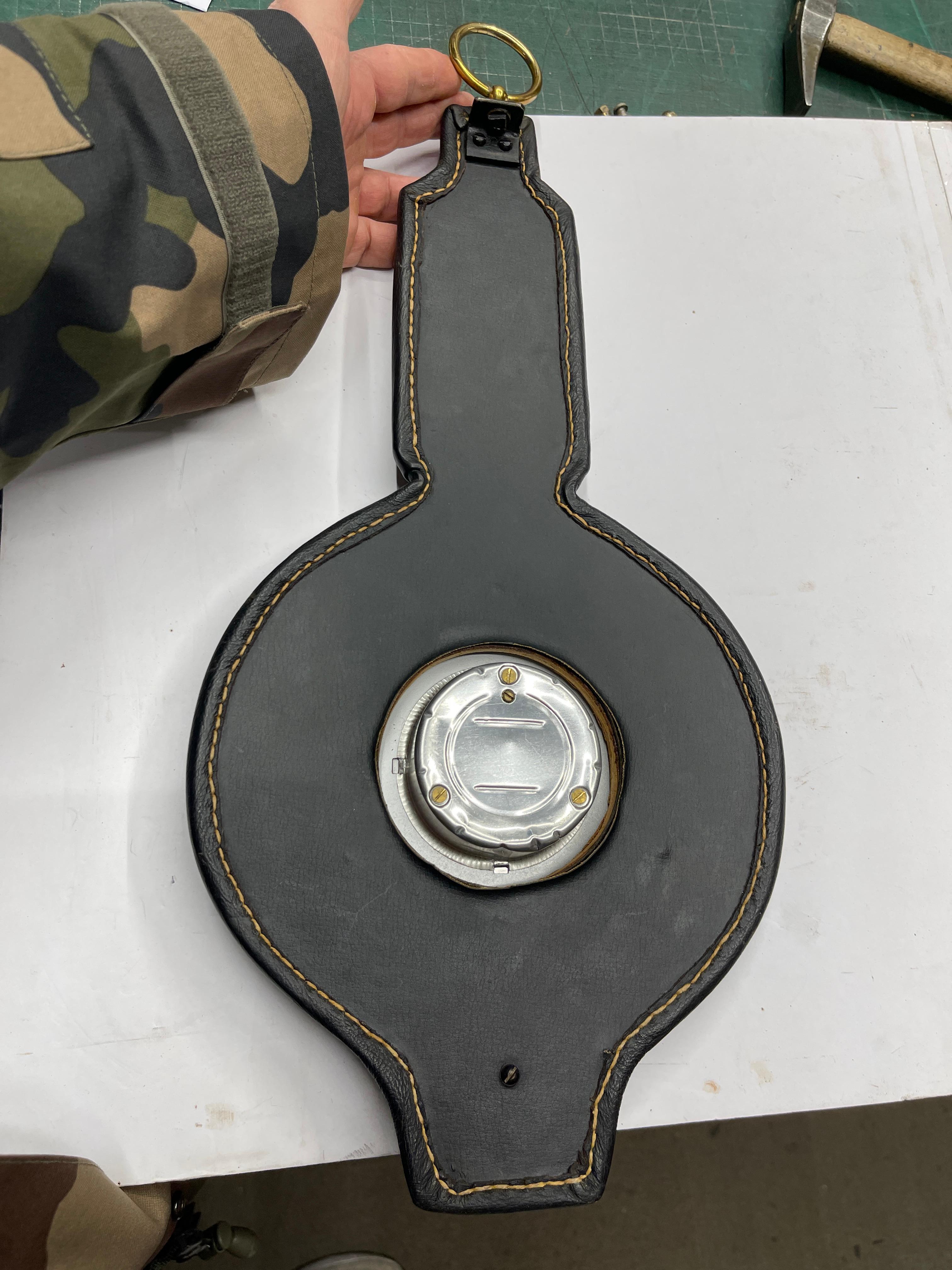 1950er Jahre Genähtes Lederbarometer von Jacques Adnet im Angebot 1