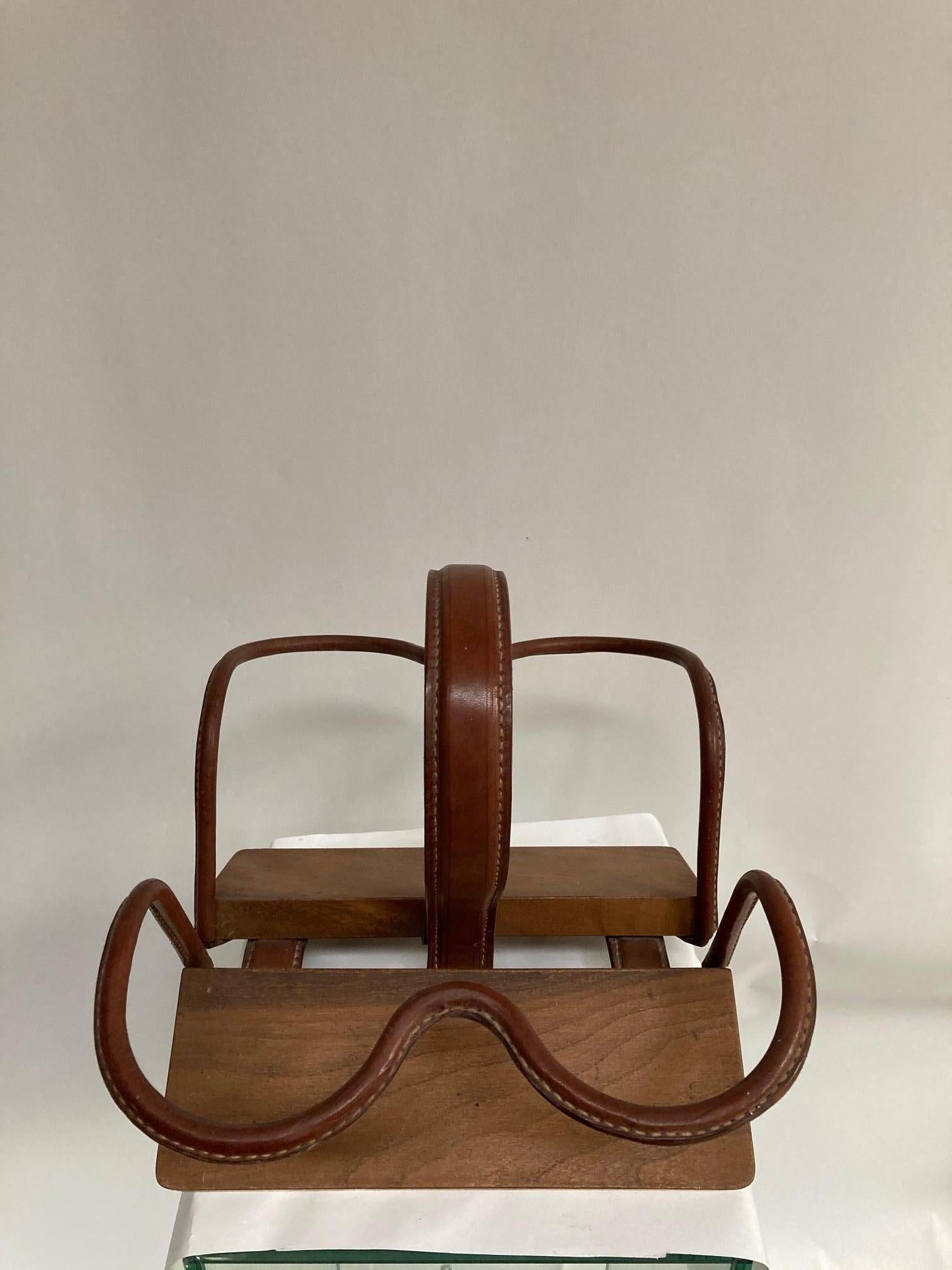 Européen Porte-bouteilles en cuir cousu de Jacques Adnet des années 1950 en vente